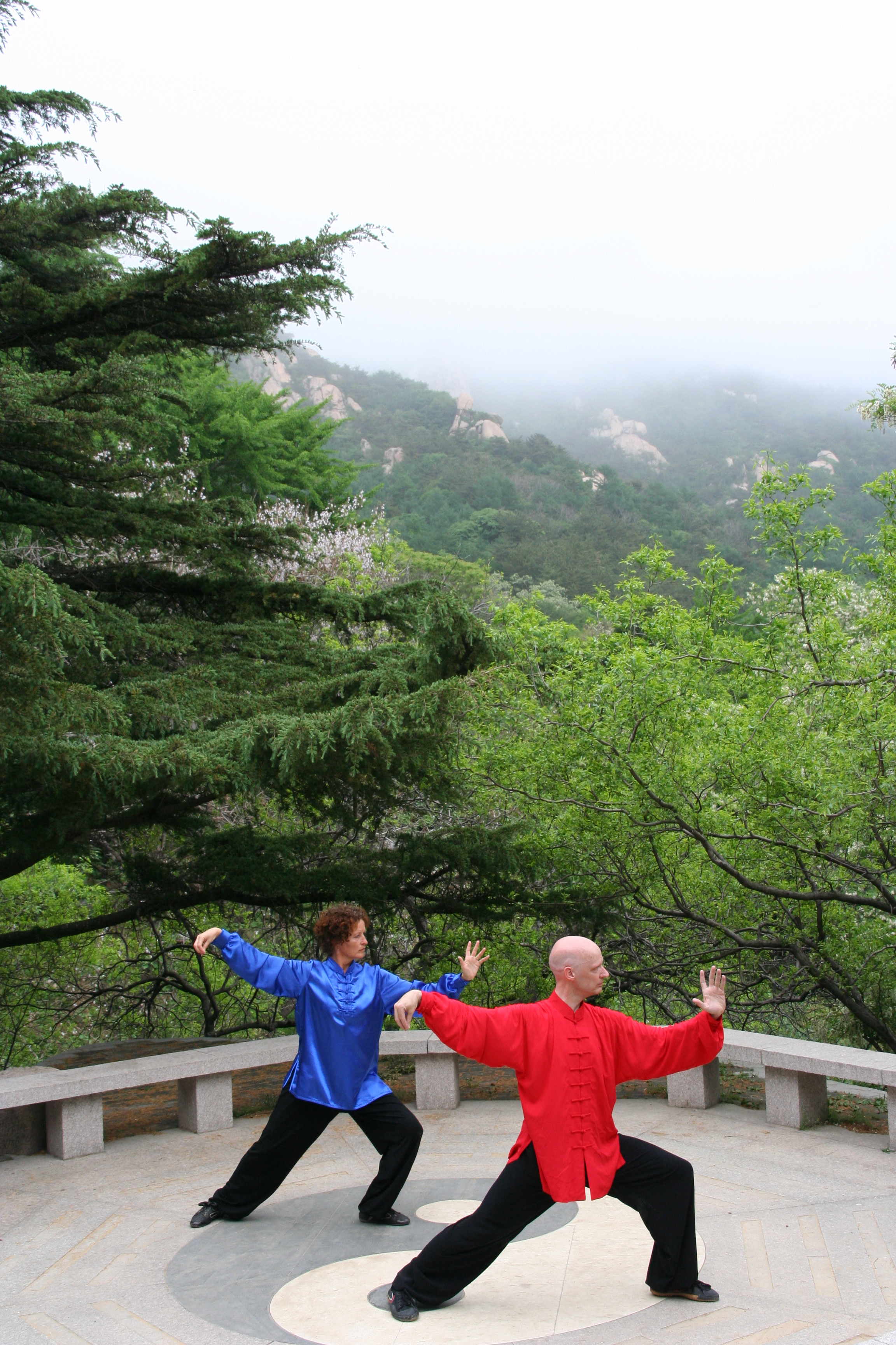 Taijiquan in den Bergen des Laoshan-Gebirges in China bei Qingdao