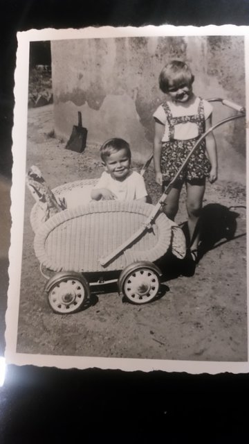 Hab den Wagen voll geladen oder alles muss raus …
auch die Kinder.
Putz und Waschaktion ….