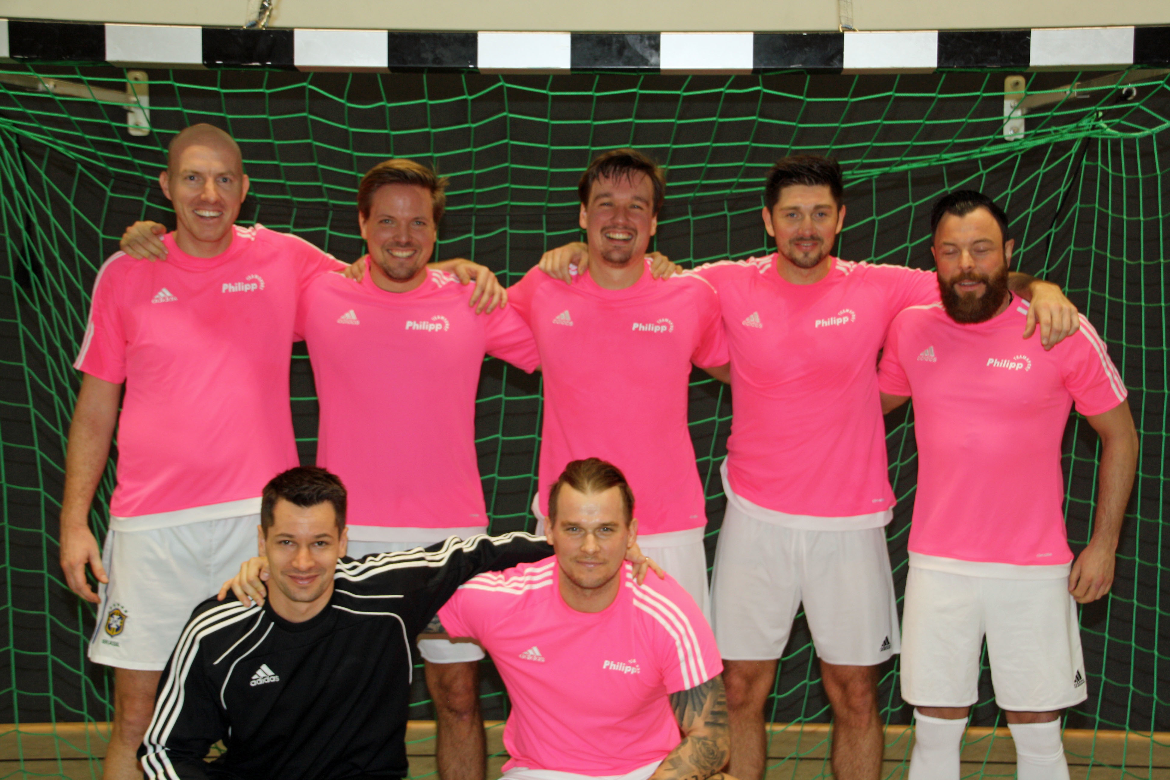 oben, v.l.: Stefan Birk, Julian Lau, Marius Lau, Marc Schremmer, Florian Hase
unten,v.l.: Gordon Schulze, Andreas Kannenberg
In derselben Aufstellung wurde das 26.Turnier gewonnen!