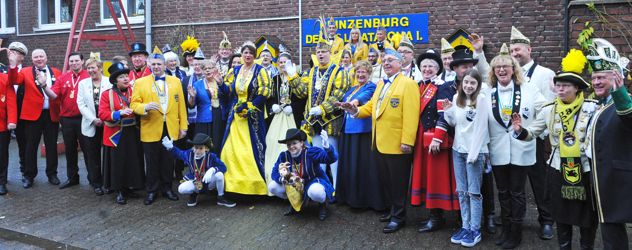 Jetzt geht es so richtig los. Die Prinzenburg im Carl-Becker-Saal ist eröffnet.