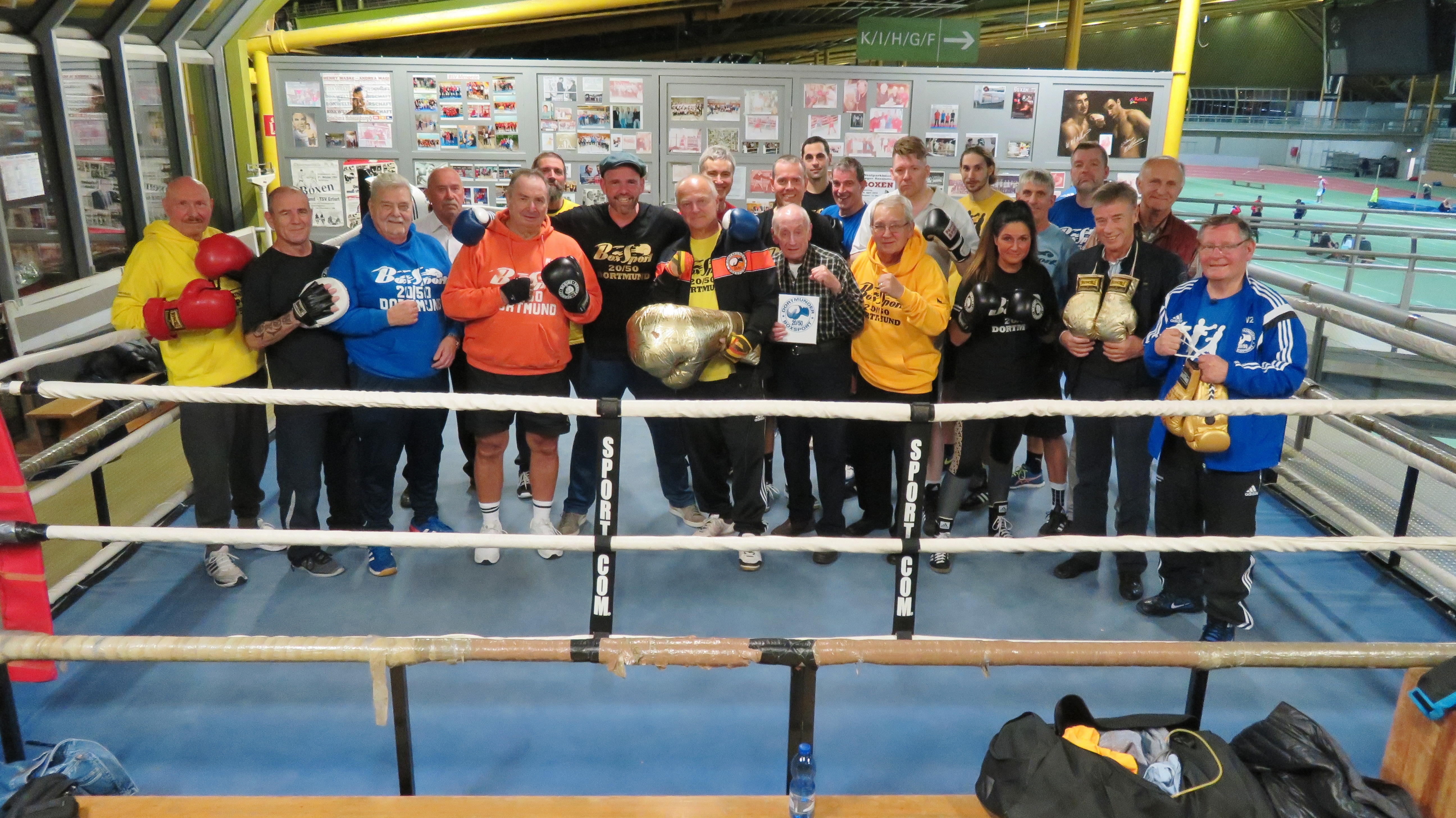 Die DBS-Senioren im Boxring. In der Mitte (mit Mütze)
DOC Esser.