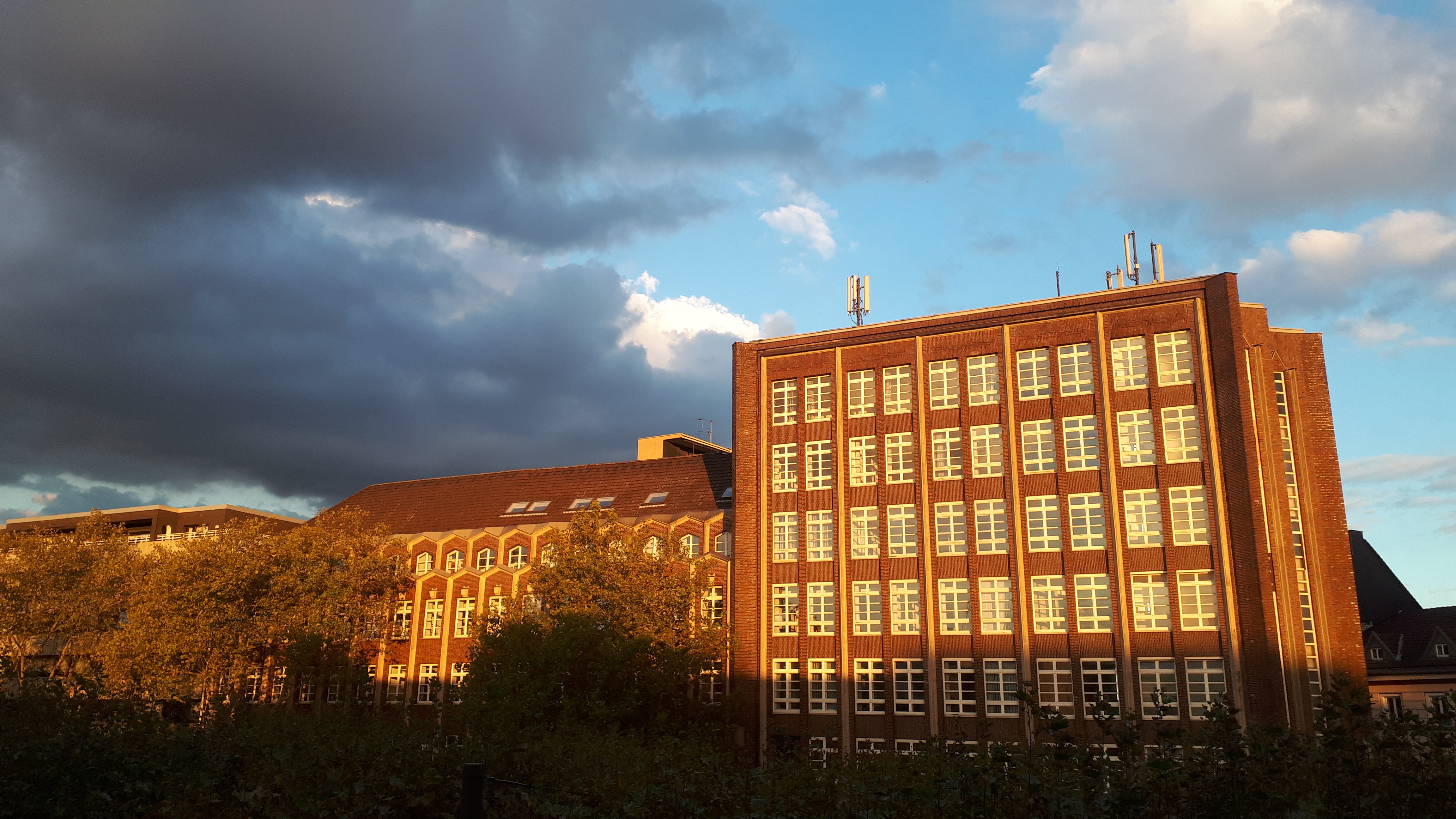 Bildung und Kultur müssen weiter von den Städten gefördert werden. Das Foto zeigt VHS und Bibliothek der Stadt Oberhausen. Foto: Jörg Vorholt