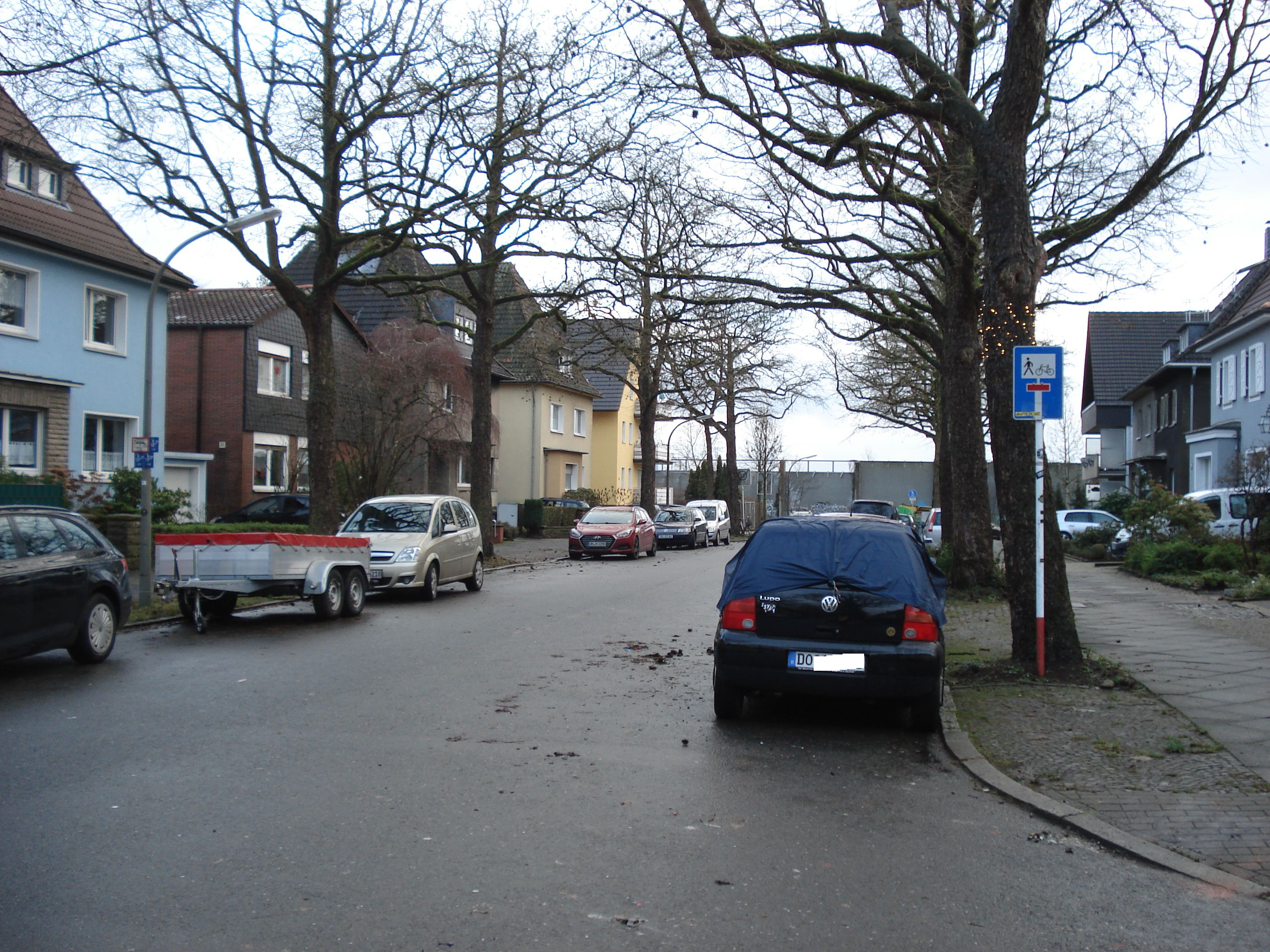 Sackgassen, wie diese am Südwestfriedhof bittet der Verein FUSS zu melden, damit sie, wenn sie für Fußgänger und Radfahrer durchgängig sind, beschildert werden können.