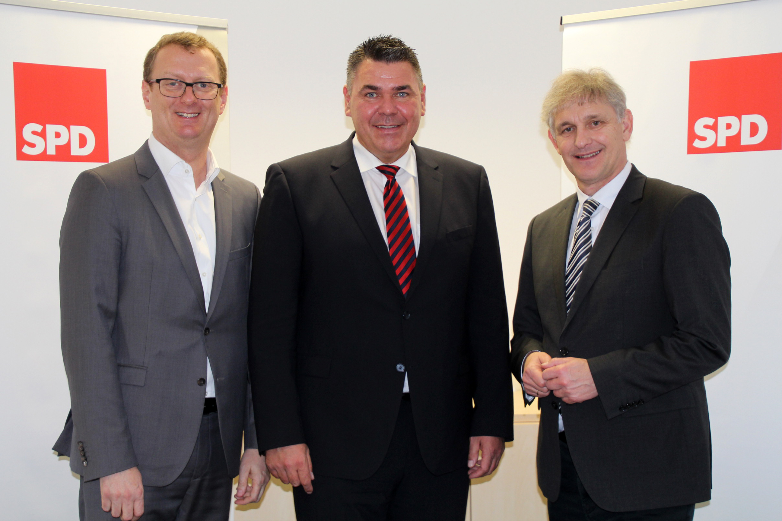 Kreisvorsitzender Oliver Kaczmarek und Landrat Michael Makiolla unterstützen Mario Löhr bei seiner Kandidatur.