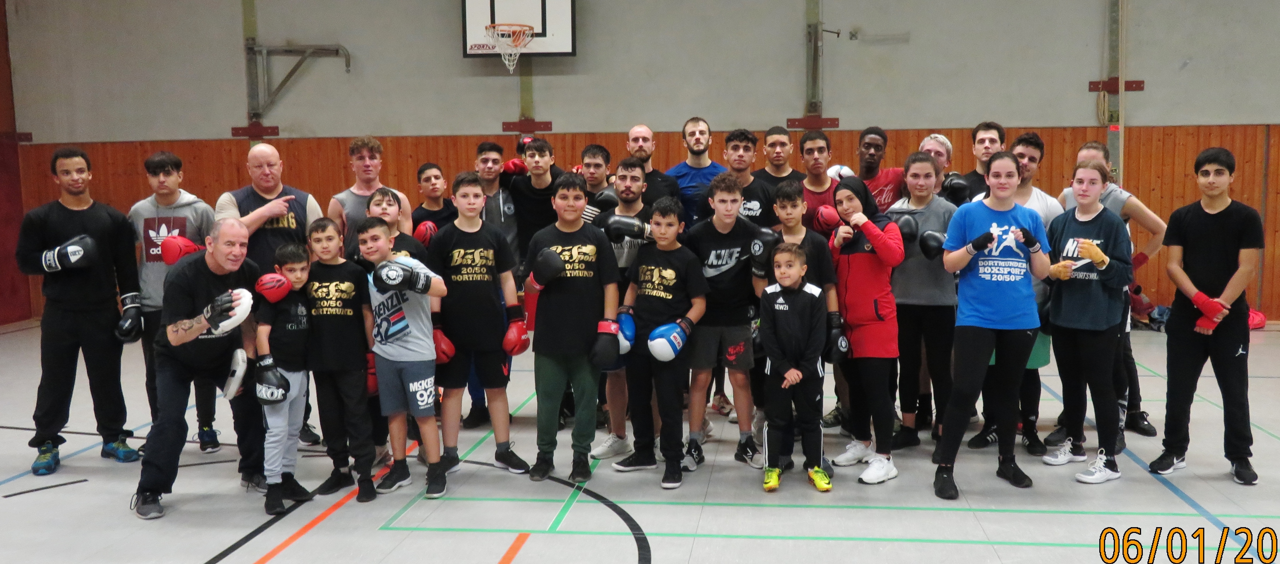 Die DBS 20/50-Trainingsteilnehmer beim ersten Trainingabend 2019.
Informationen unter www.dbs2050de . SSB Dortmund u.
www.lokalkompass.de (DO-Süd).