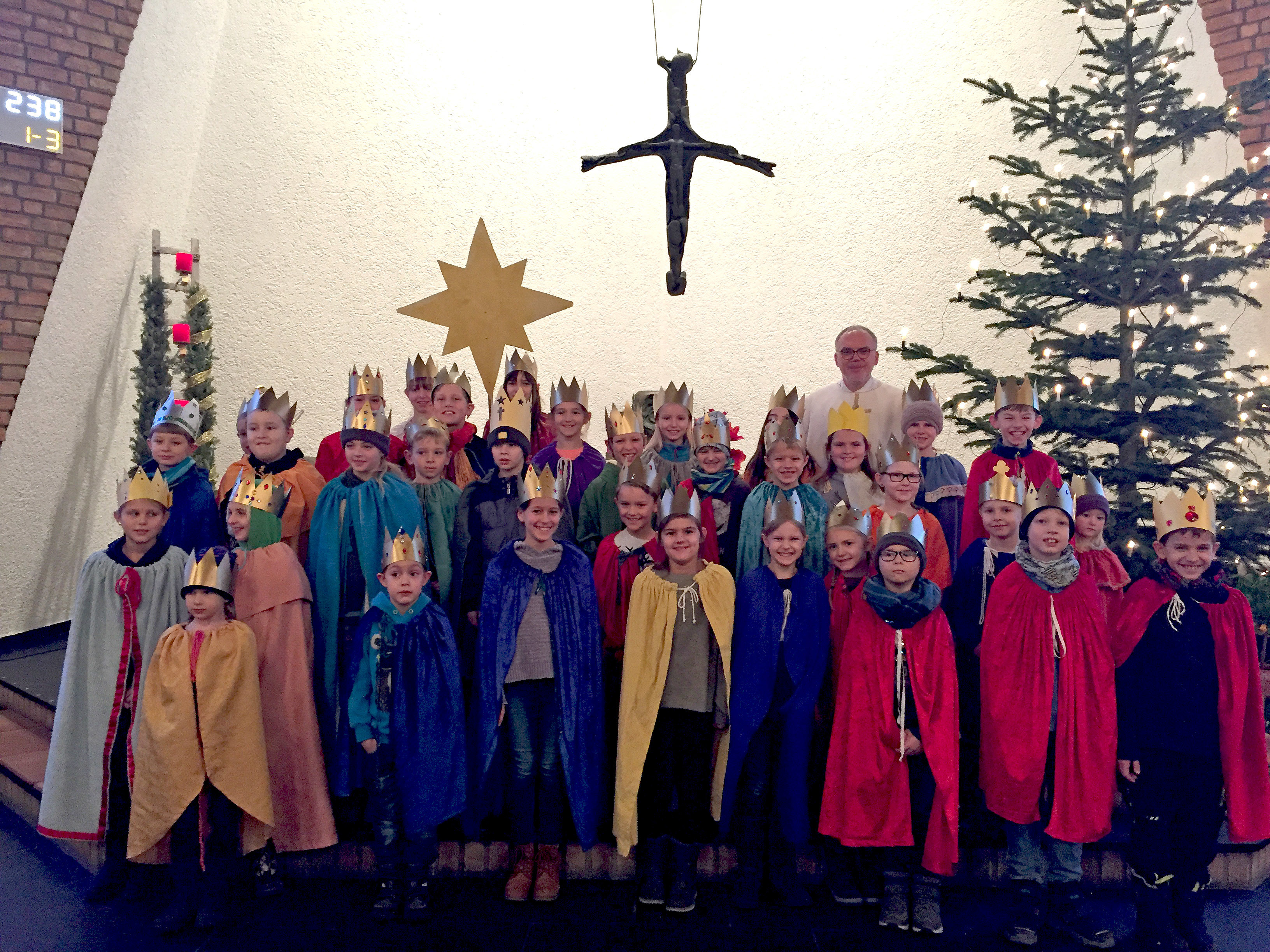 34 Sternsinger waren allein in Stockum unterwegs. Dort kamen rund 4.500 Euro für einen guten Zweck zusammen.