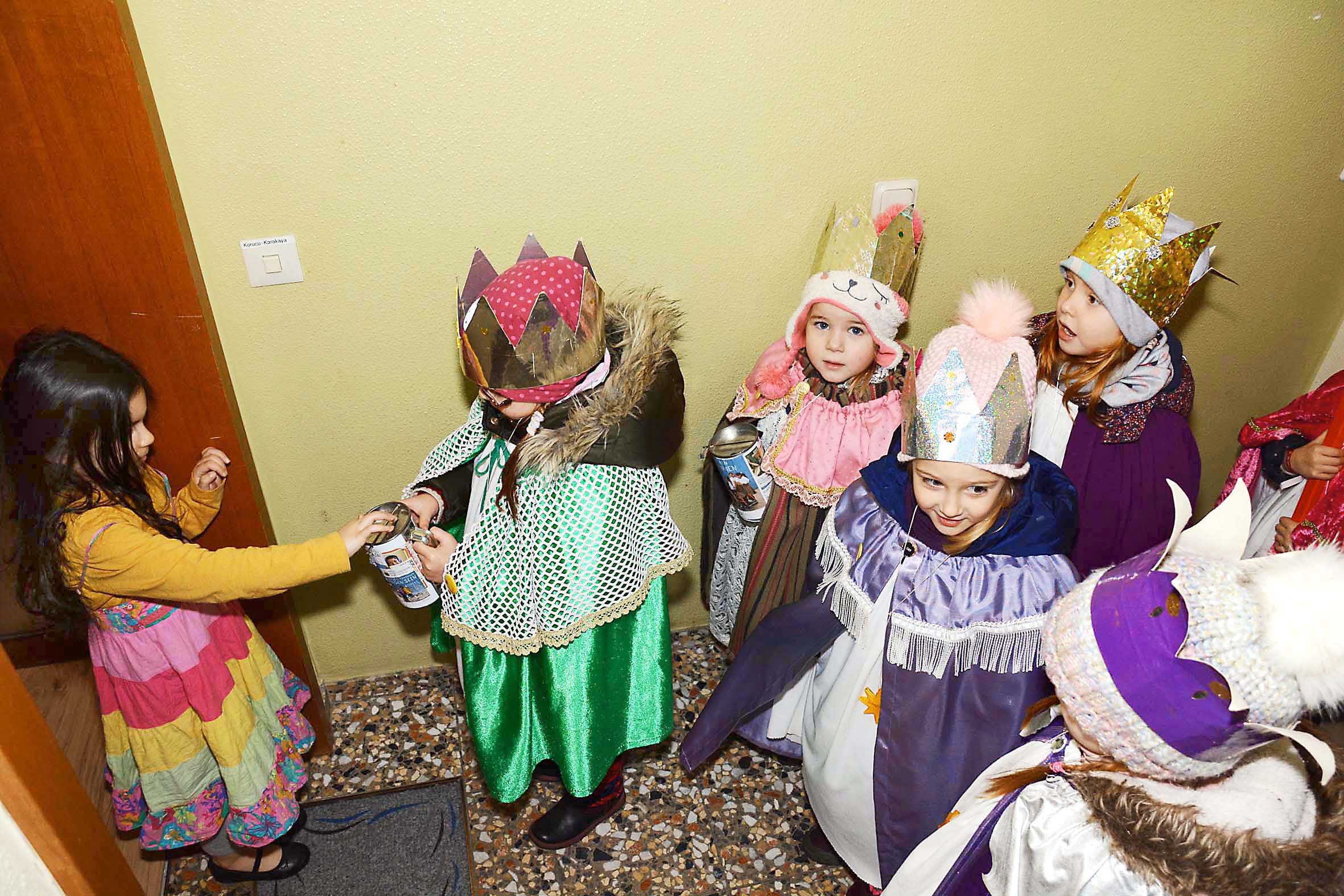 Auch diese aus St.-Meinolfus-Kindergarten-Kindern rekrutierte Sternsinger-Gruppe sammelte fleißig. Auch Gleichaltrige gaben gerne etwas.