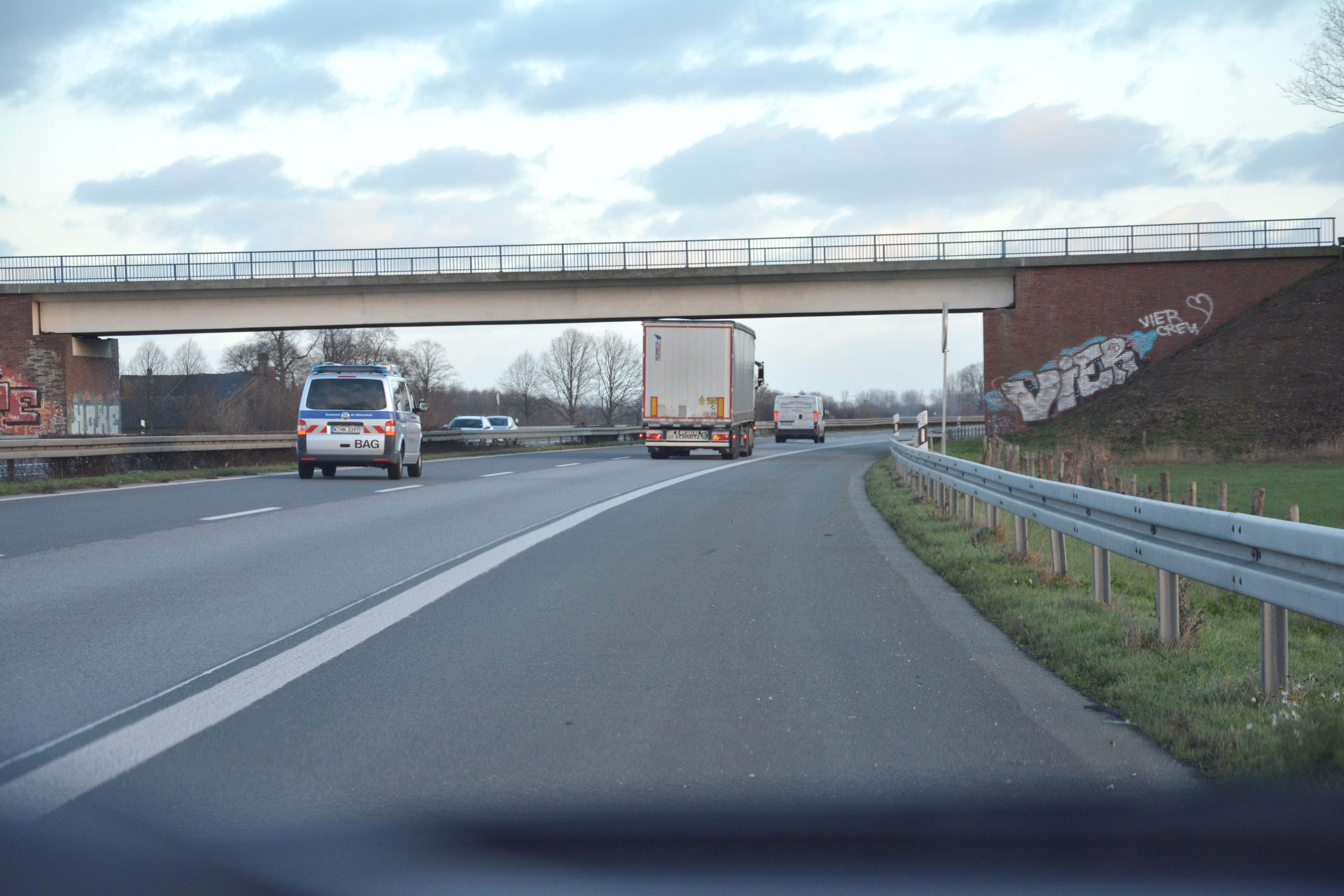 Am 8. Februar wird die Autobahn A3 zwischen den Anschlussstellen Emmerich und Emmerich Ost voll gesperrt. Grund sind Abrissarbeiten an der Speelberger Brücke.