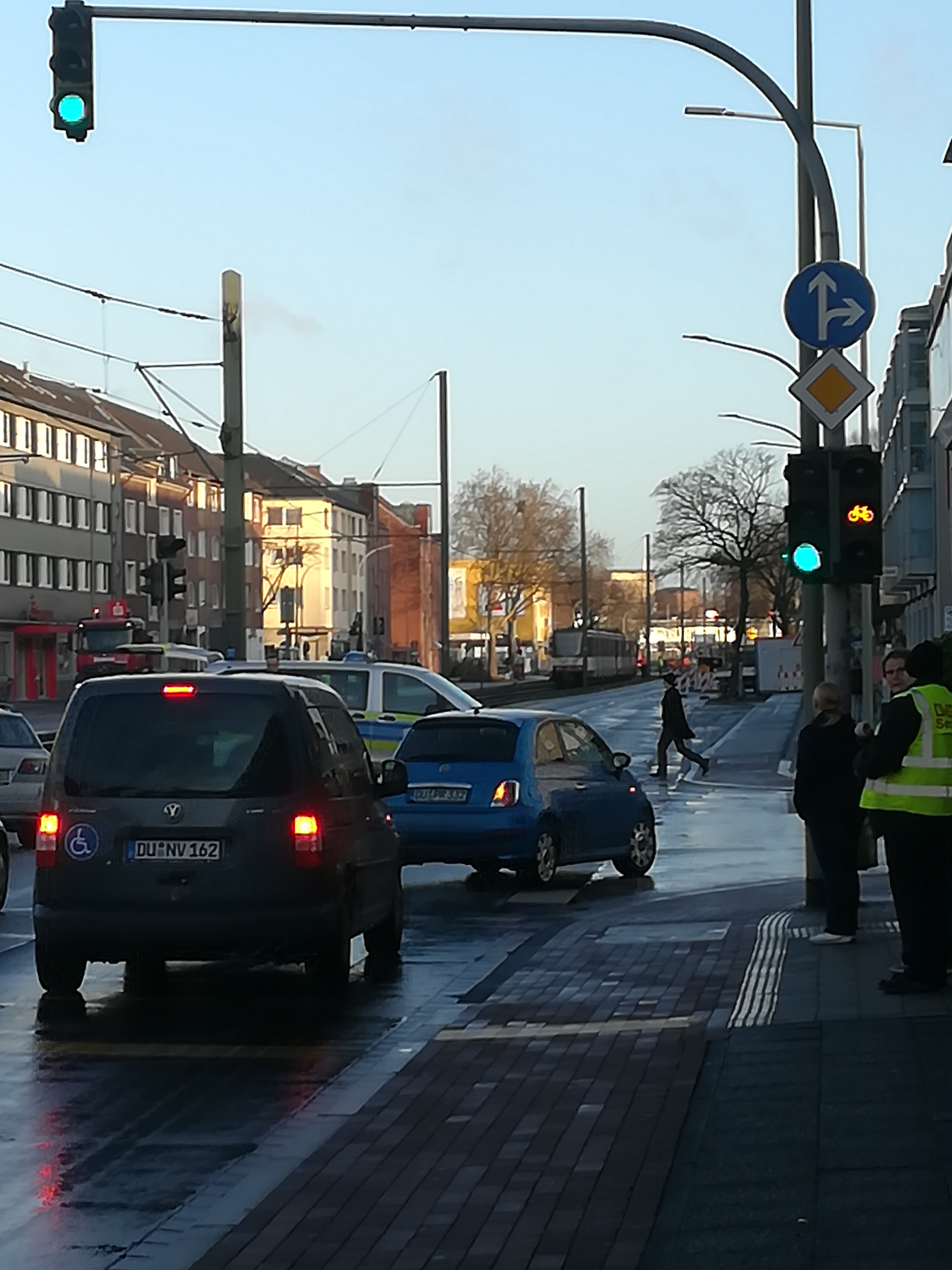 Die Linie U79 konnte am morgen nicht mehr fahren. Der Verkehr wurde umgeleitet und bis zur Haltestelle Grunewald durch Busse ersetzt.