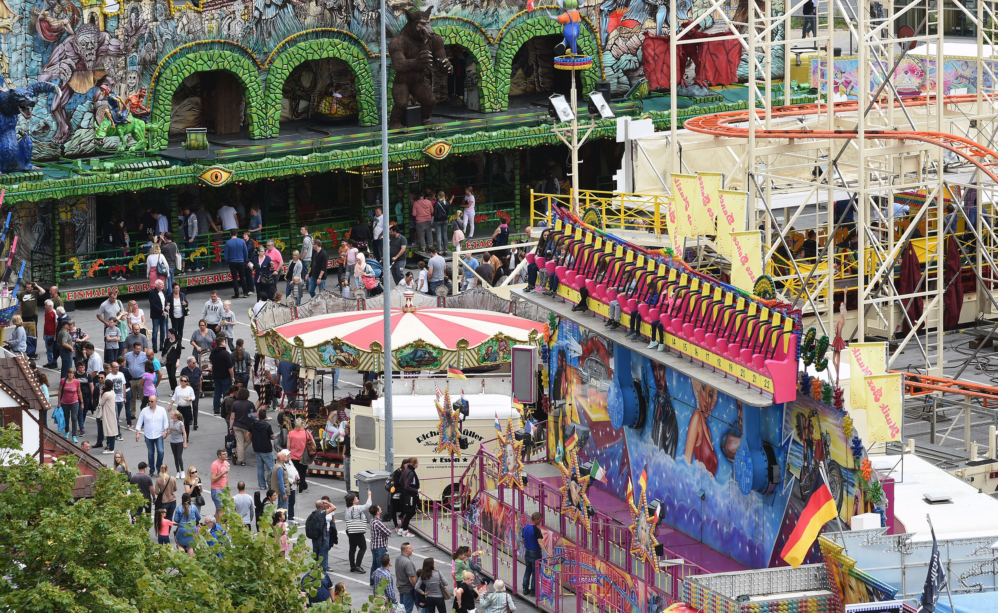 Die Kirmes ist schon lange ein magischer Ort, der Klein und Groß in seinen Bann ziehen kann.