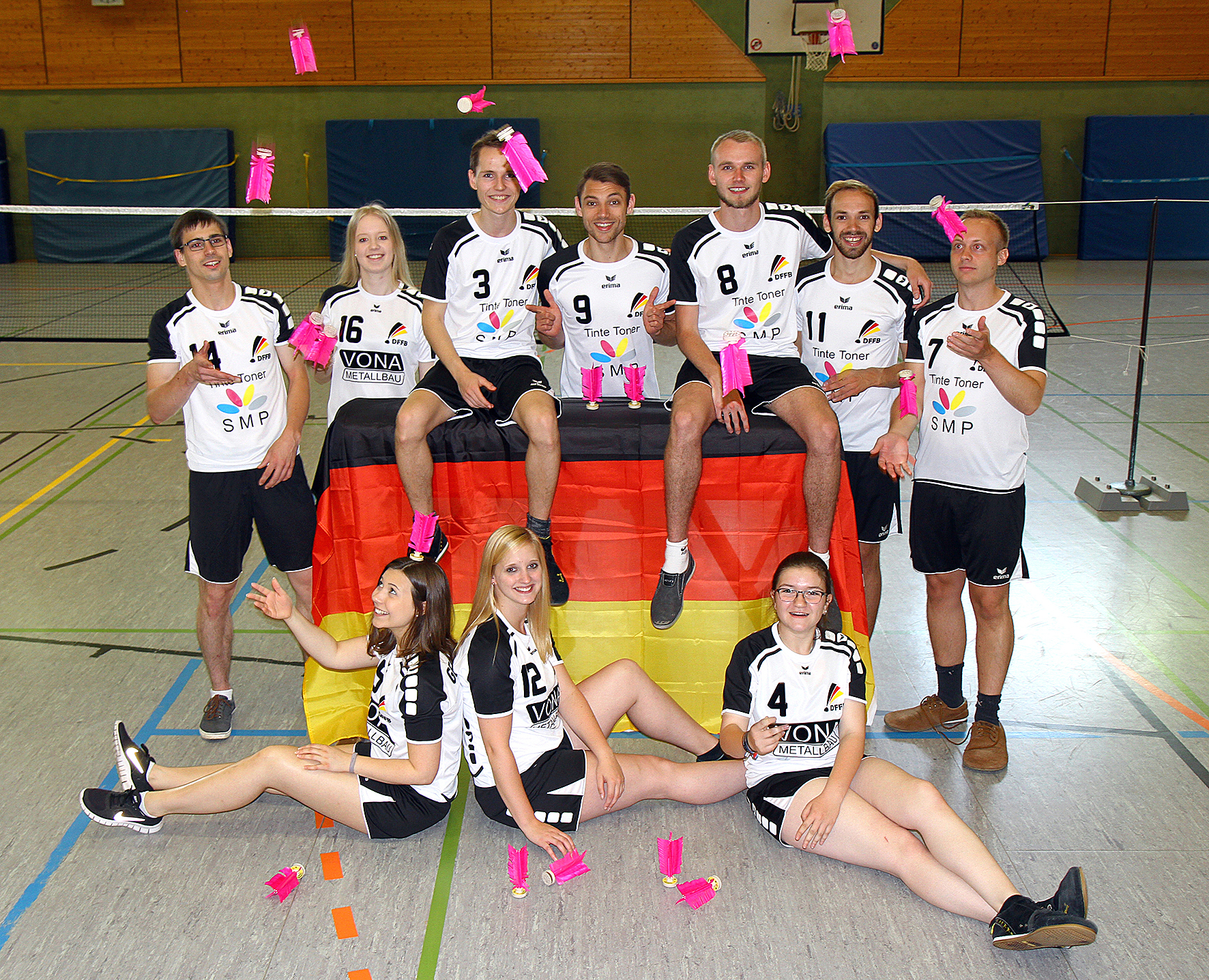 Freuen sich auf die WM in Frankreich (hinten v.l.) Philipp Münzner, Franziska Oberlies, Torben Nass, Bundestrainer David Zentarra, Philip Kühne, Christopher Zentarra, Sven Walter, (vorne v.l.) Lina Marie Kurenbach, Tanja Schlette und Franziska Schönfeld. Nicht im Bild sind Kathrin Schlomm und Birgit Woermann.