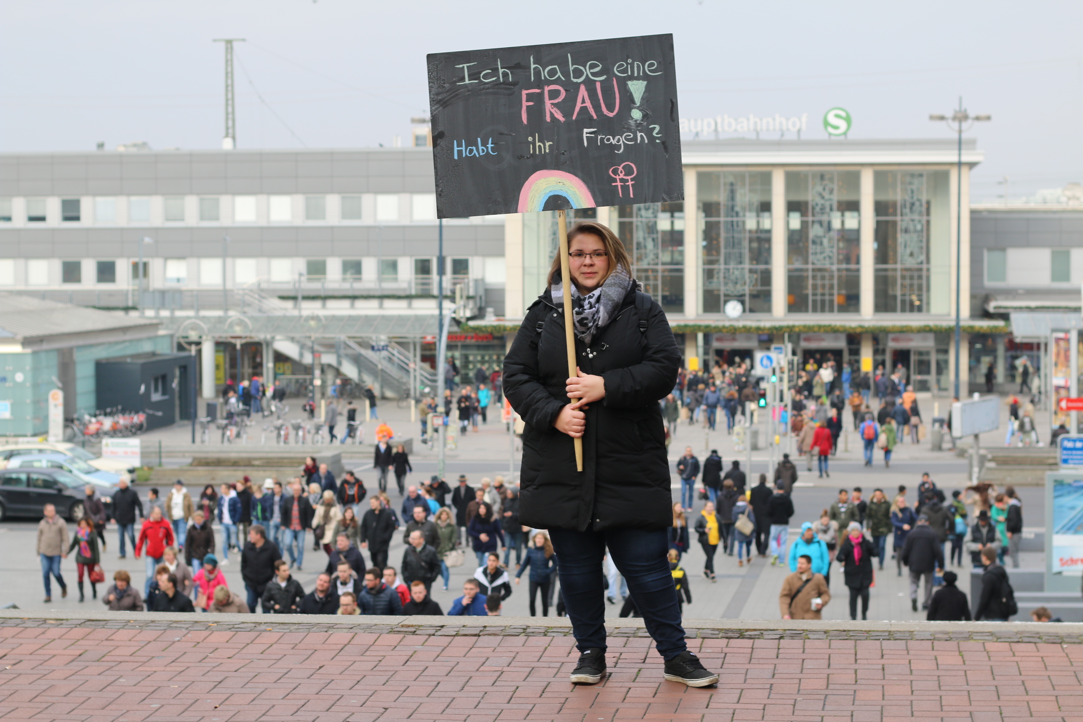 Outing per Schild: In der City wurde die Reaktion getestet.