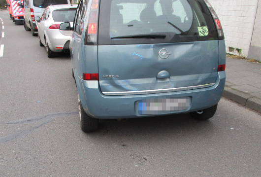 Bei dem Unfall entstand ein Schaden in geschätzter Gesamthöhe von rund 8.500 Euro. Der Meriva der Solingerin musste abgeschleppt werden.