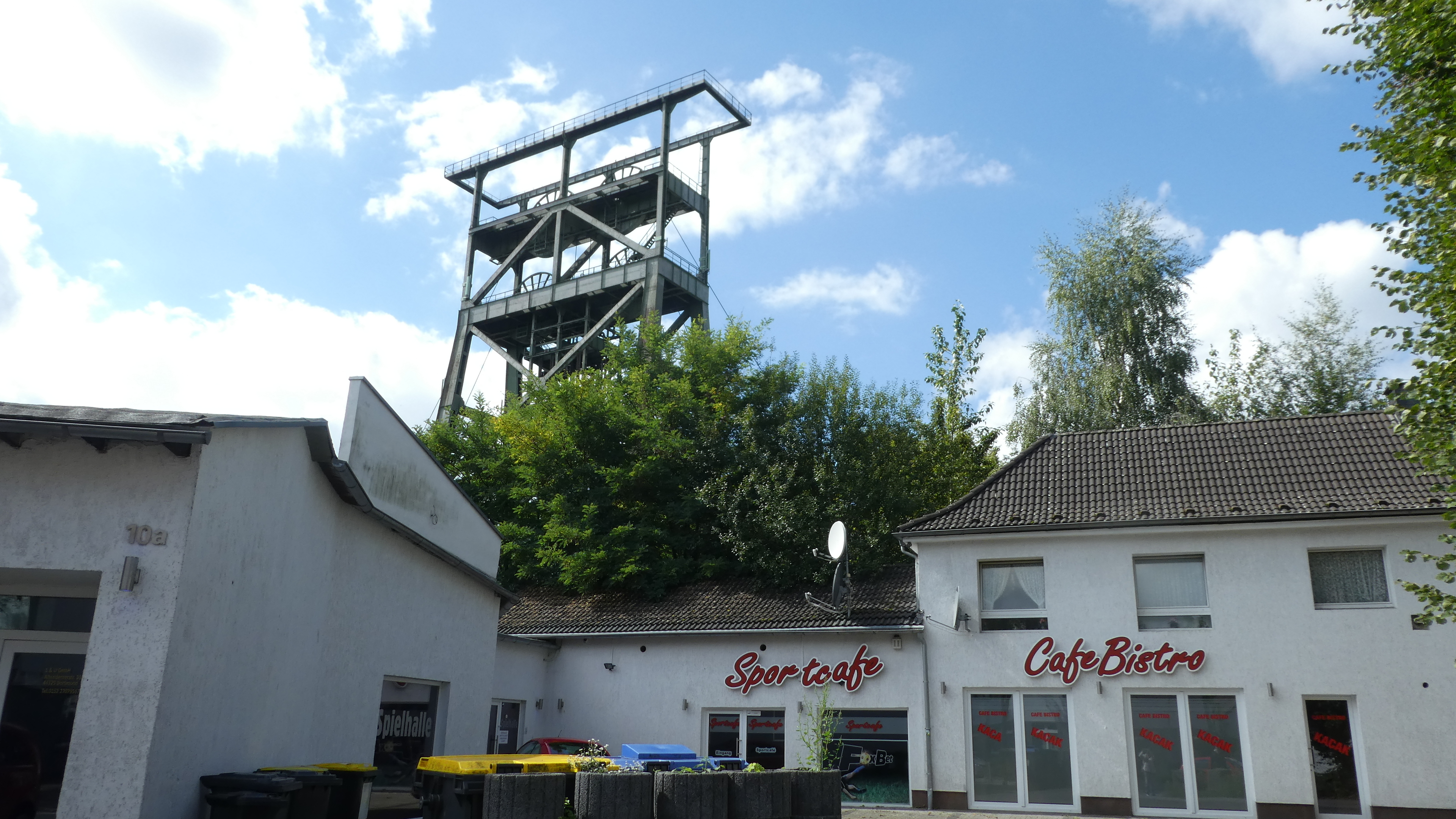 Die Altenderner Straße im Schatten des Doppelbocks ist mittlerweile von Leerständen geprägt.