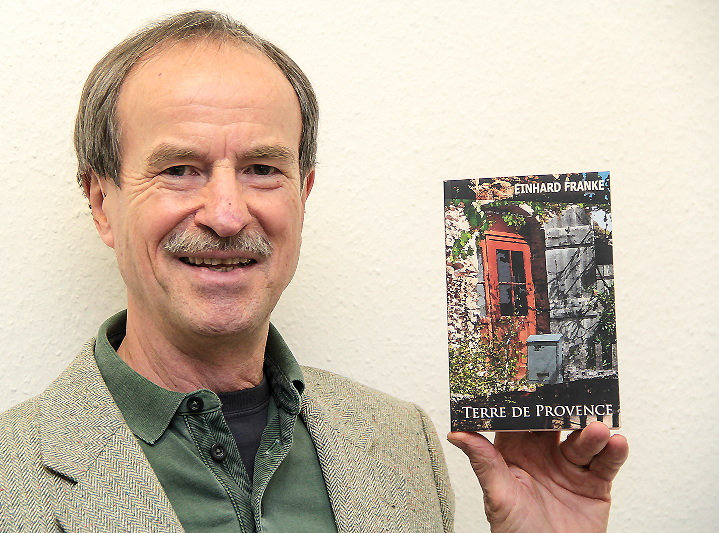 Der pensionierte Amtsgerichtsdirektor Dr. Einhard Franke hat soeben mit „Terre de Provence“ seinen zweiten Kriminalroman veröffentlicht. Foto: Römer