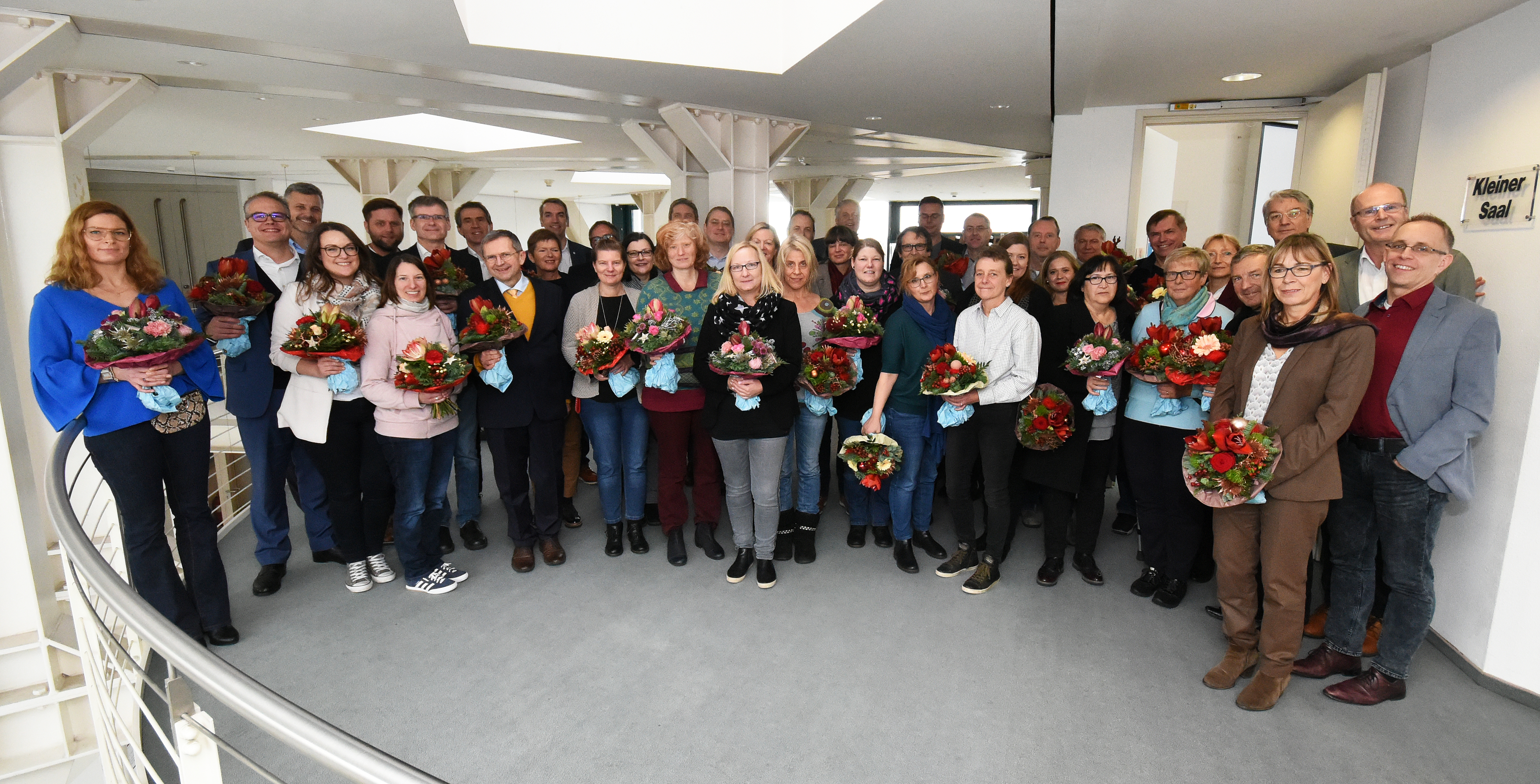 170.000 Diensttage geballte Kompetenz: Insgesamt 43 Mitarbeiter feierten jetzt eine "runde" Zugehörigkeit zur U/WH.
Foto: Uni