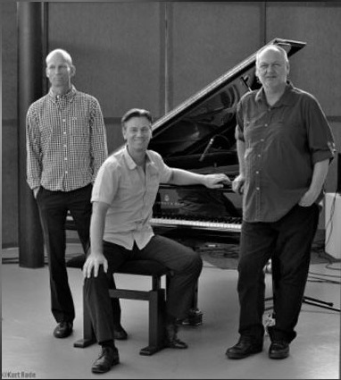 Das BBS Hard Bop Trio begleitet die Ausstellungseröffnung am Sonntag, 13. Januar. Foto: Kurt Rate