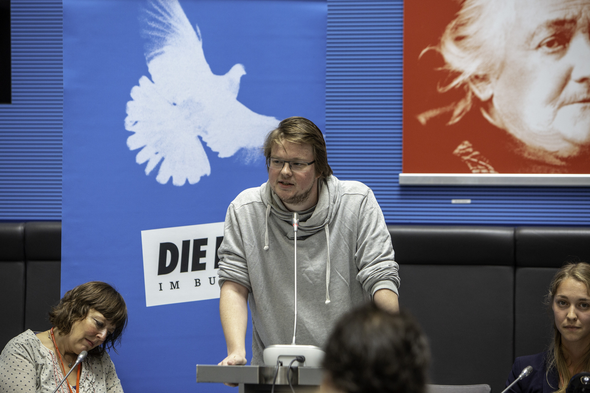 "Konzerne für Menschenrechtsverletzungen entlang der Lieferketten haftbar machen" (Michel Brandt)
