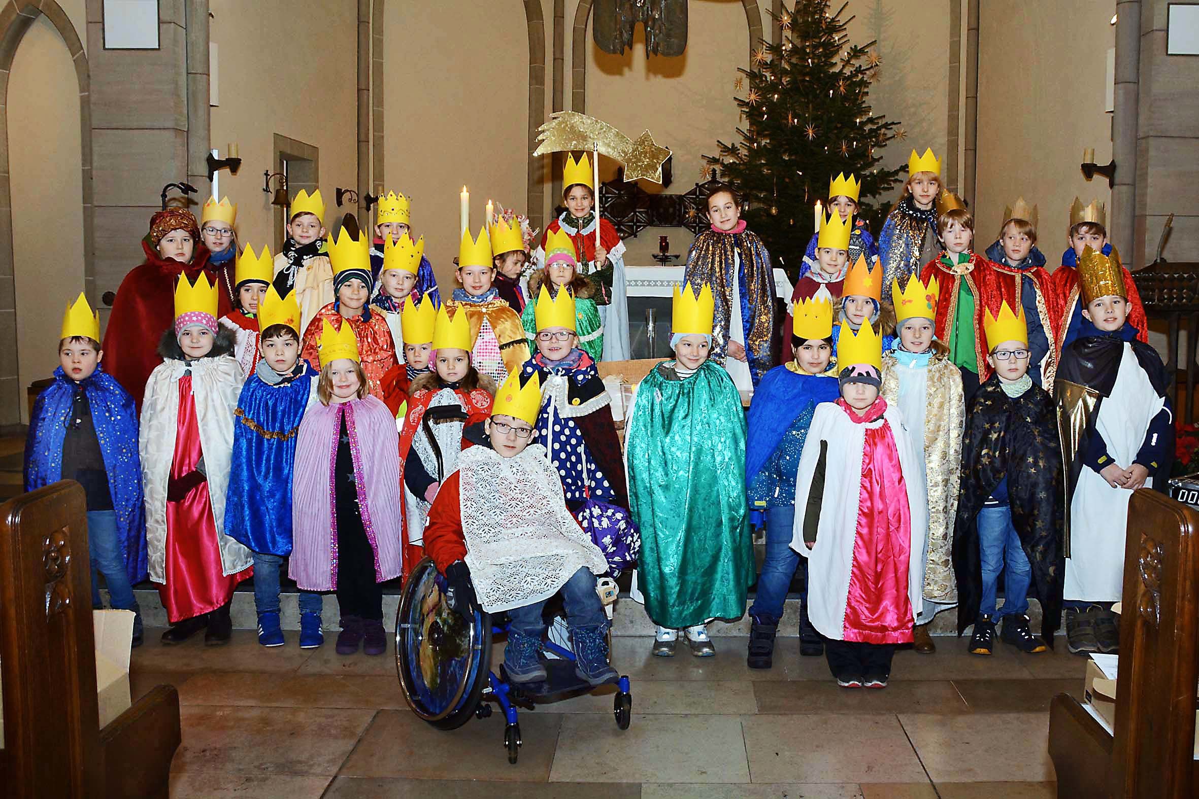 In der Brackeler Pfarrkirche St. Clemens wurden die Brackeler und Neuasselner Sternsinger in die Gemeinden ausgesendet.