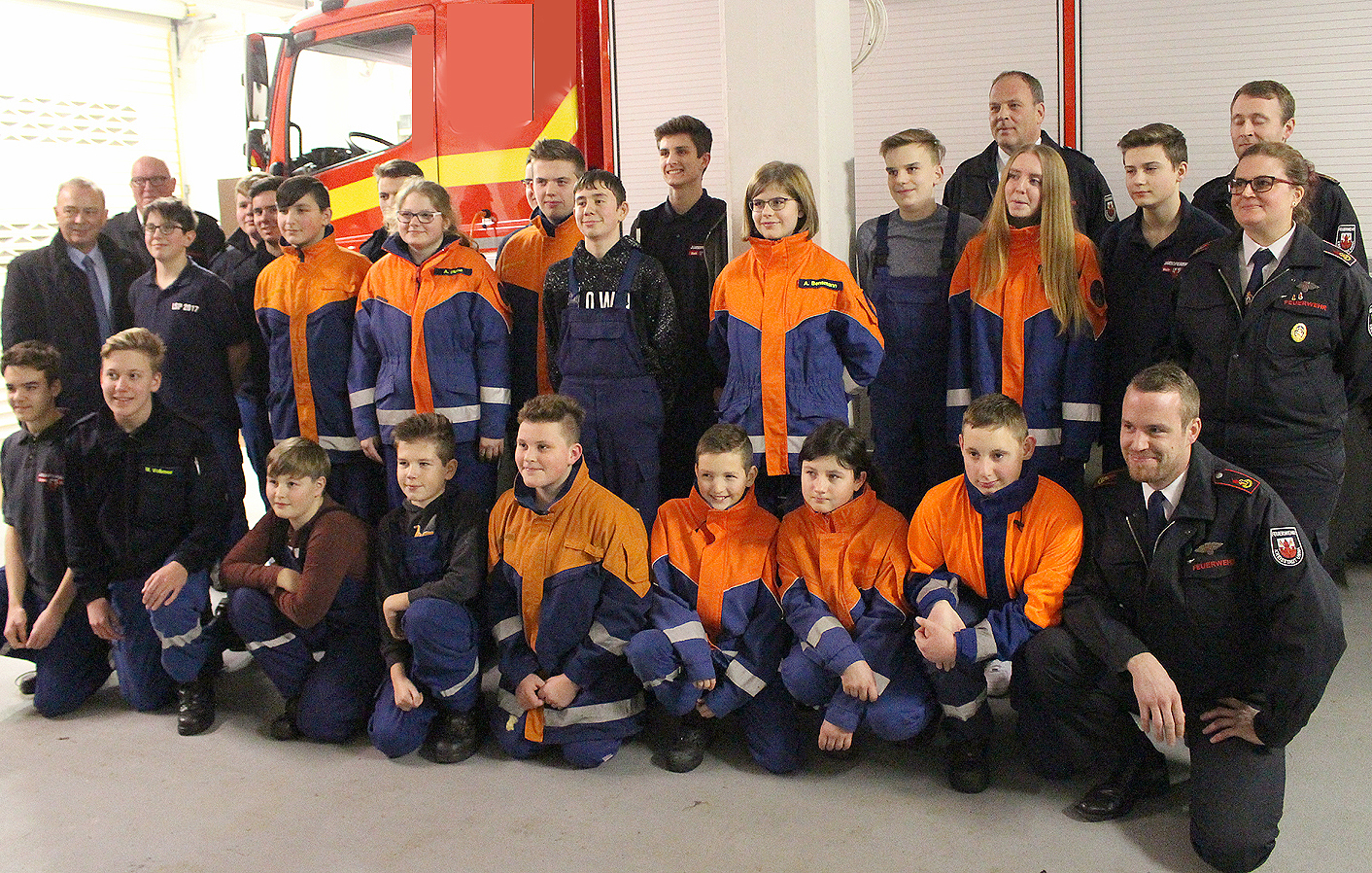 Foto © Jürgen Thoms - Jahresdienstbesprechung der Jugendfeuerwehr Unna Ost mit den Gästen Bürgermeister Werner Kolter, Stadtbrandinspektor Hendrik zur Weihen, stellv. Wehrleiter Michael Hartmann und Stadtjugendwart Patrick Schüssler