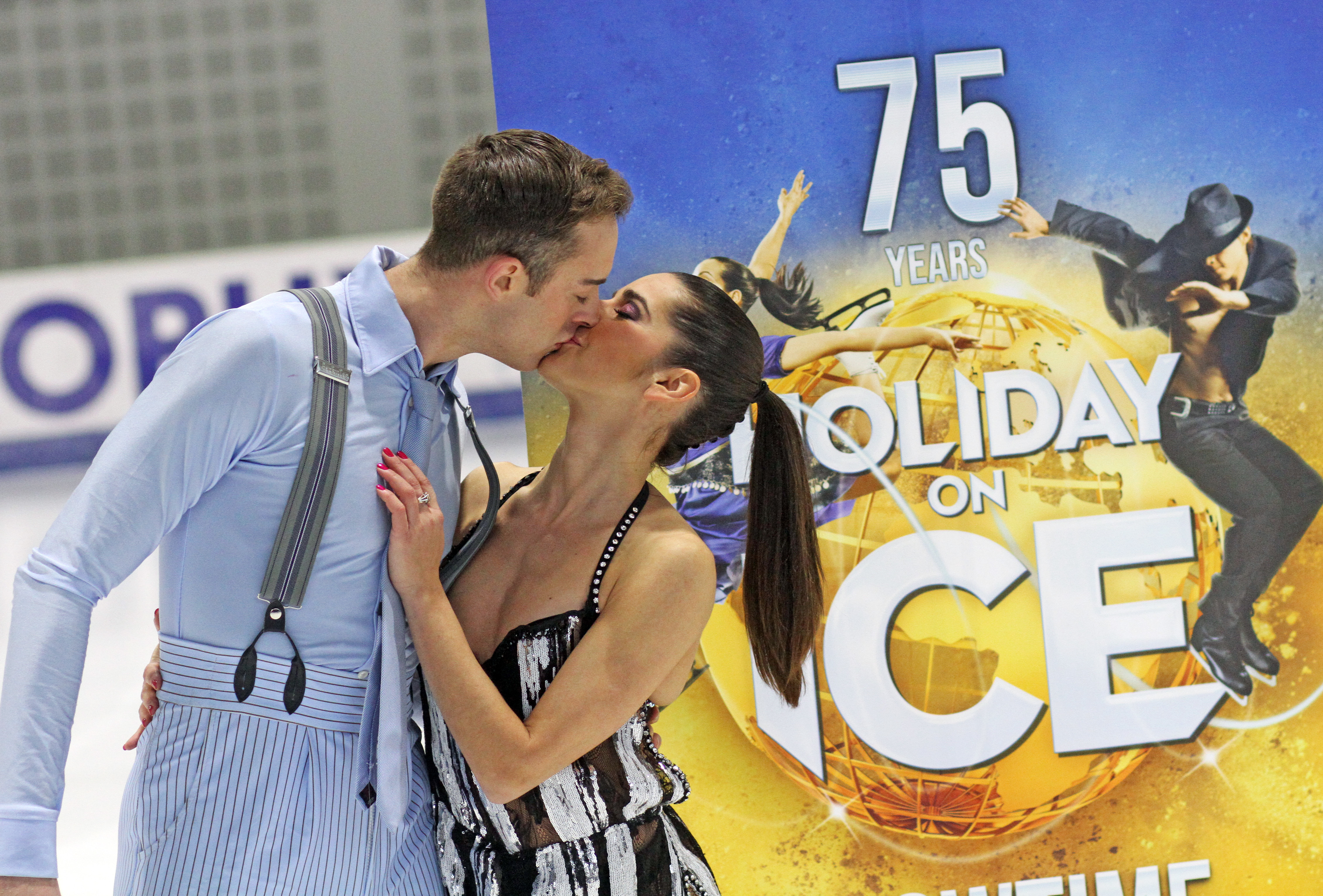 Traumpaar in Showtime: Colin Grafton (USA) und Valentina Marchei (ITA) zeigten bei der Pressekonferenz im Eissportzentrum neben der Westfalenhalle, wie perfekt sie harmonieren.