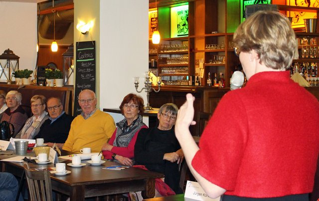 Foto © Jürgen Thoms - Aus der Serie: Informationsveranstaltung - Vollmacht, Betreungs- und Patientenverfügung in der Parkinson Sellsthilfegruppe Unna mit Rechtsanwältin und  Notarin Katharina Wiegers