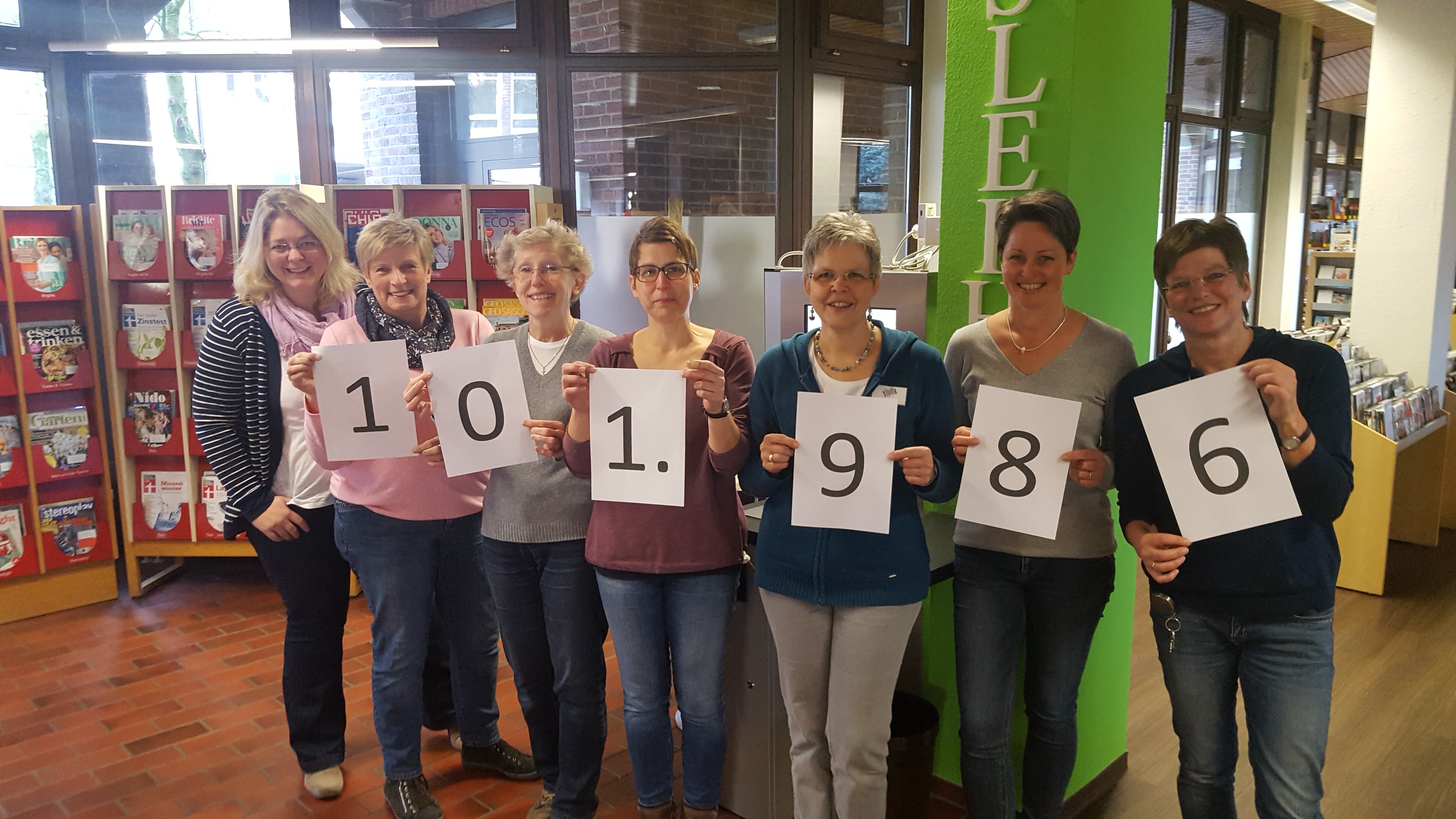 Es war ein gutes Jahr 2018 für die Stadtbücherei Haltern. „Die magische Grenze der 100.000 Ausleihen ist endlich geknackt!“, freut sich Büchereileiterin Andrea Coenen-Brinkert (links).