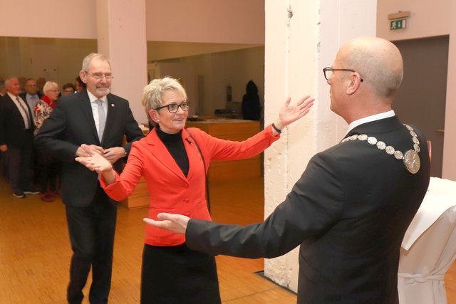 Sehr herzlich ging es beim Empfang des Bürgermeisters im PAN kunstforum zu.