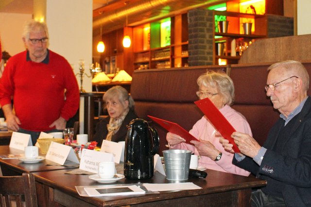 Foto © Jürgen Thoms - Aus der Serie: Informationsveranstaltung - Vollmacht, Betreungs- und Patientenverfügung in der Parkinson Sellsthilfegruppe Unna mit Rechtsanwältin und  Notarin Katharina Wiegers -