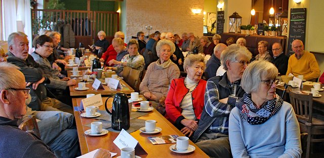 Foto © Jürgen Thoms - Aus der Serie: Informationsveranstaltung - Vollmacht, Betreungs- und Patientenverfügung in der Parkinson Selbsthilfegruppe Unna mit Rechtsanwältin und  Notarin Katharina Wiegers