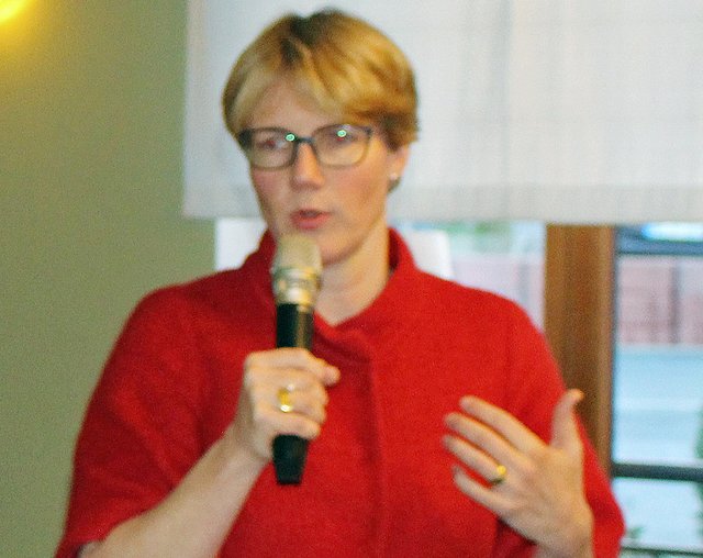 Foto © Jürgen Thoms - Aus der Serie: Informationsveranstaltung - Vollmacht, Betreungs- und Patientenverfügung in der Parkinson Sellsthilfegruppe Unna mit Rechtsanwältin und  Notarin Katharina Wiegers