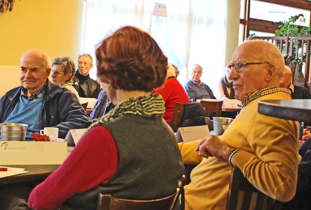 Foto © Jürgen Thoms - Aus der Serie: Informationsveranstaltung - Vollmacht, Betreungs- und Patientenverfügung in der Parkinson Selbsthilfegruppe   Unna mit Rechtsanwältin und  Notarin Katharina Wiegers