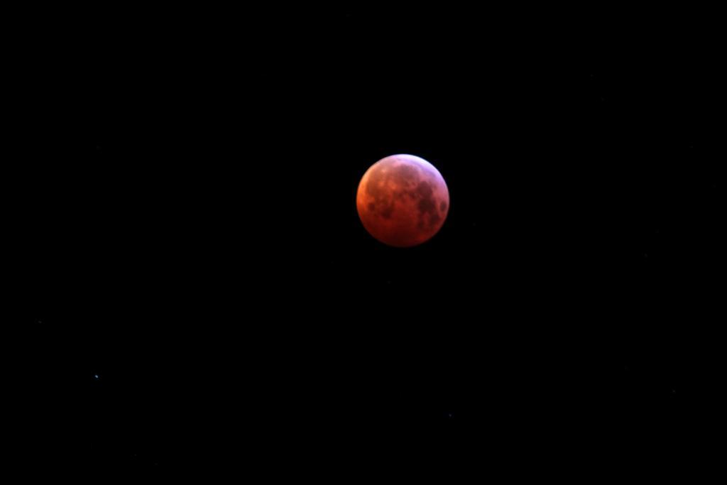 Die totale Mondfinsternis über Gevelsberg. Auch im ganzen EN-Kreis und Hagen war der Blutmond zu sehen.
