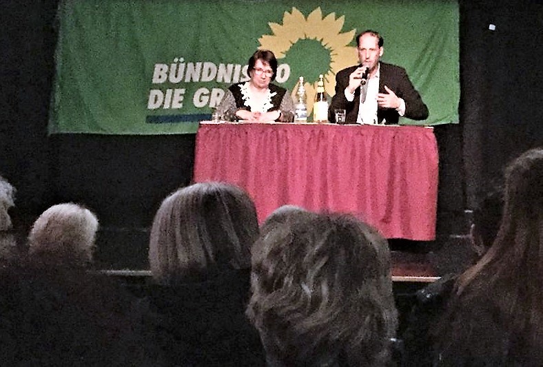 Vorstandssprecherin Karen Haltaufderheide und MdL und Europaexperte auf dem Podium in der Werkstadt