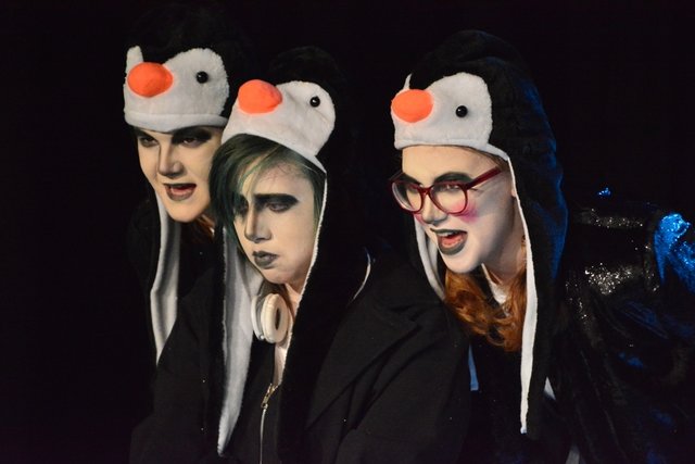 An der Arche um acht- drei Pinguine sind eigentlich gute Freunde...