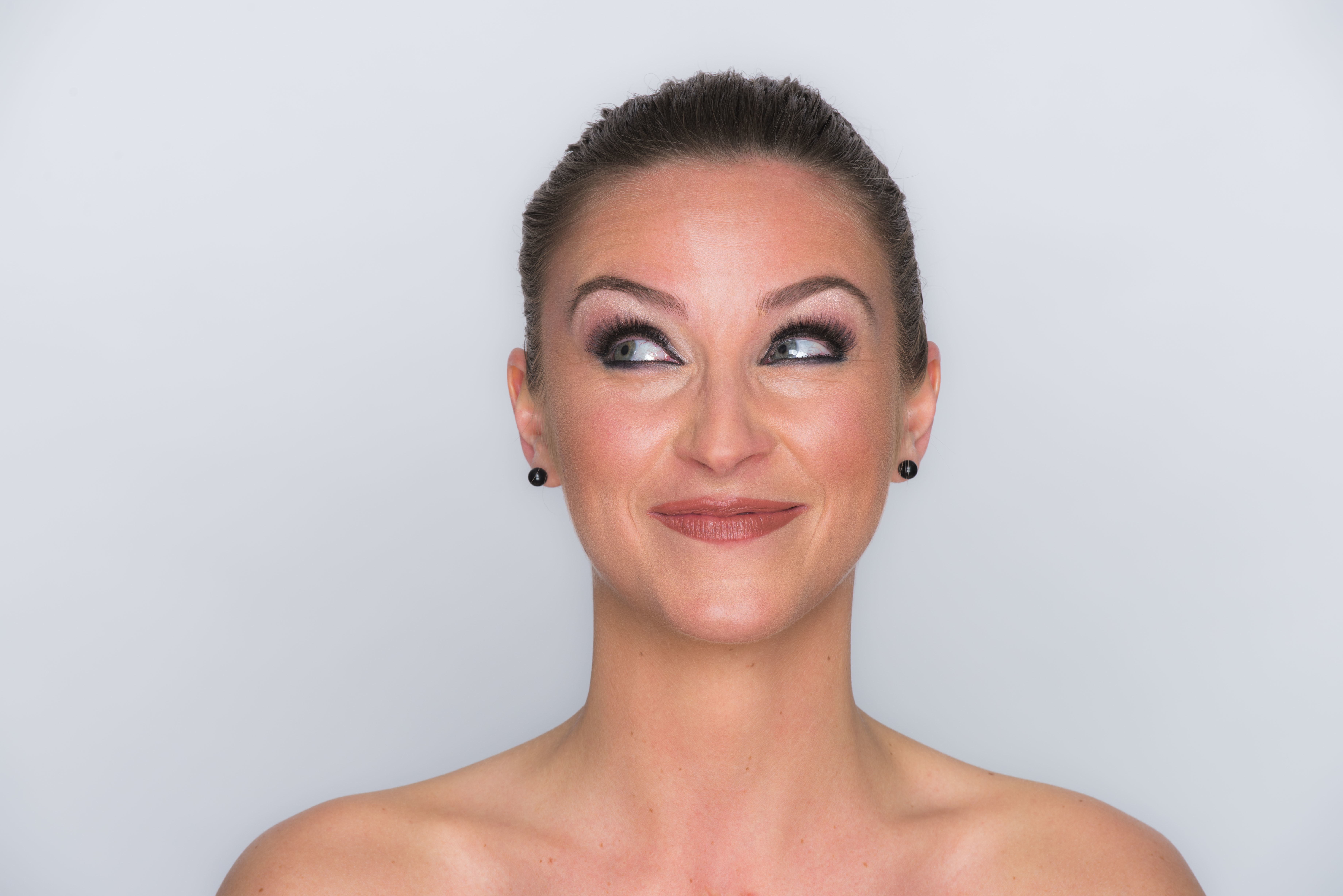 Dana Pelizäus stellt passend zur Hallenmeisterschaft das "Championslied" ihres neuen Albums vor.