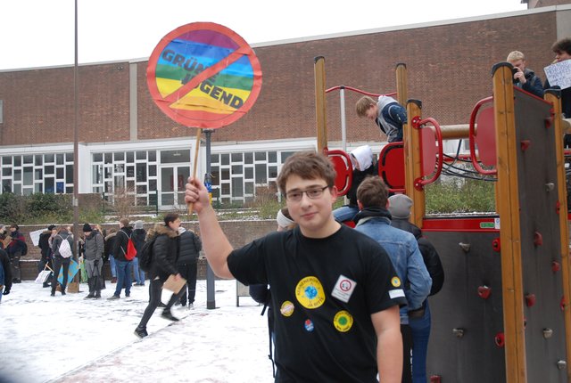 Das Schild hat auch noch eine Rückseite... | Foto: Christian Schaffeld
