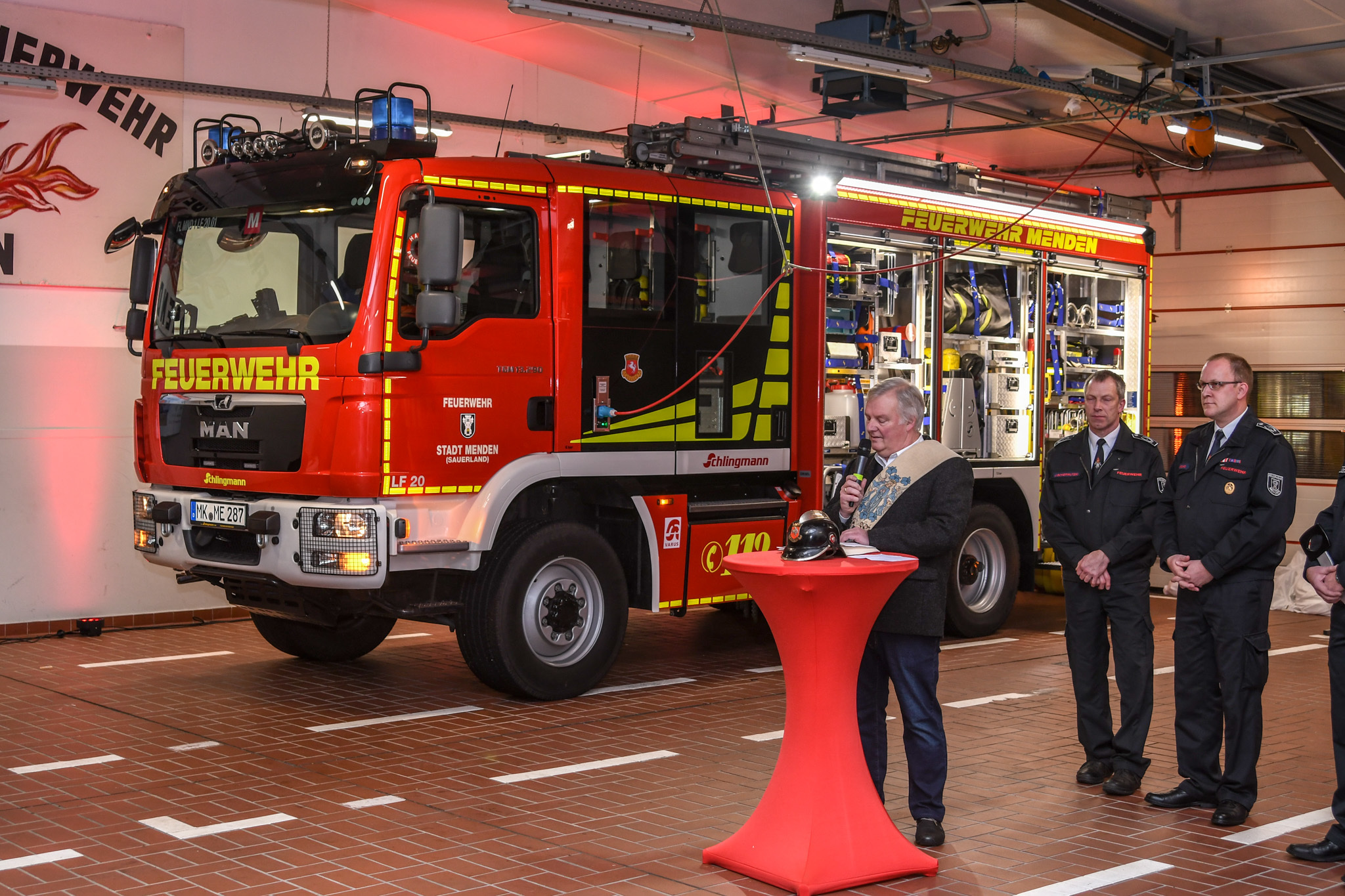 Das Fahrzeug wurde in einer Feierstunde offiziell übergeben. Foto: Feuerwehr Menden
