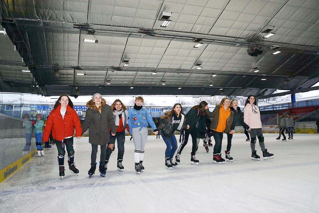 Wintersport im Eissportzentrum Westfalenhallen: Heiß auf Eis - Dortmund ...