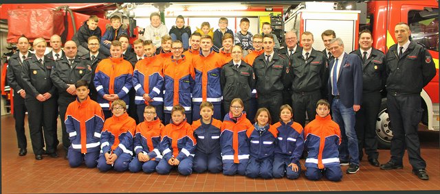 Foto © Jürgen Thoms - Das Team der Jugendfeuerwehr  Unna-Süd mit allen Gästen  bei der Jahresdienstbesprechung am 21. Januar 2019