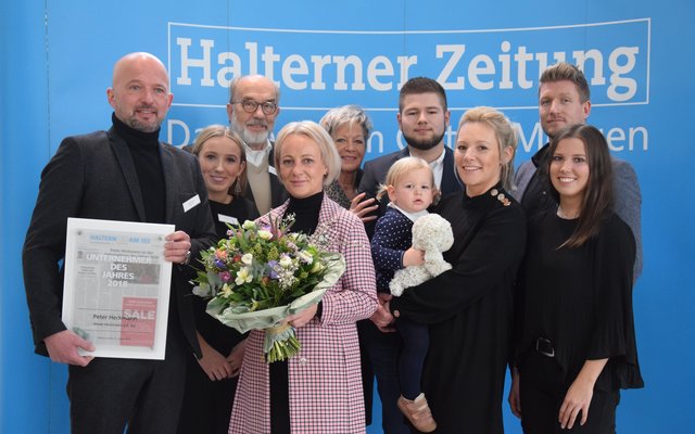Mit Peter Heckmann (l.) freuten sich seine Ehefrau, seine Eltern, seine Kinder mit Partnern und Enkelkind. | Foto: Antje Bücker