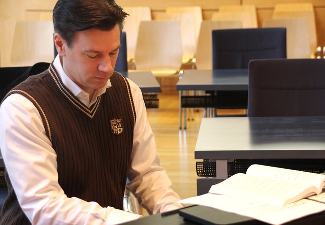 Sven Bergmann, studierter Pianist und Kreiskantor des Evangelischen Kirchenkreises, begleitete den Neujahrsempfang musikalisch.
