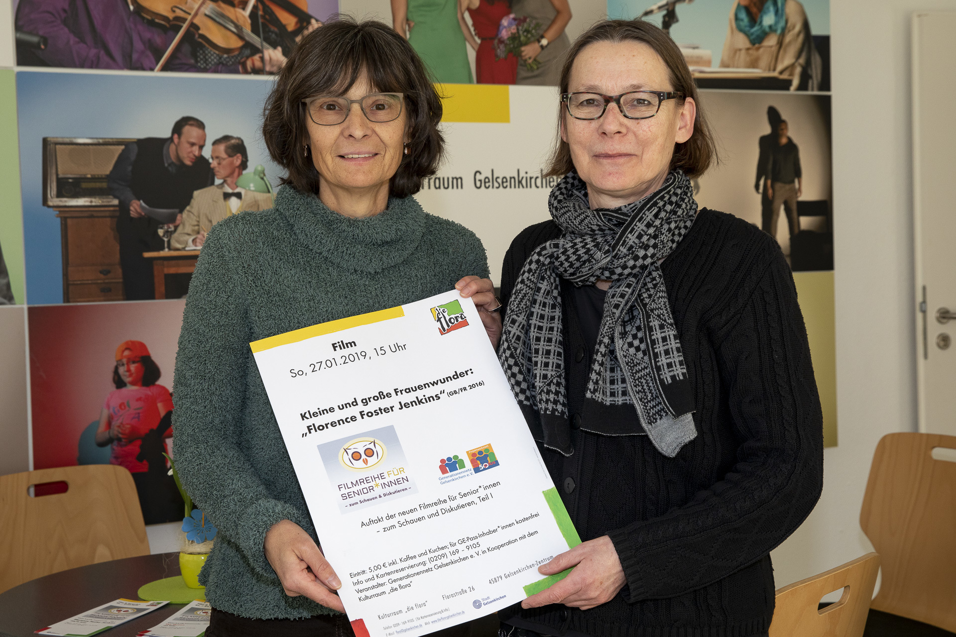 Martina Mail, Angestellte bei Generationennetz Gelsenkirchen e.V. (re.), und Wiltrud Apfeld, Leiterin im Kulturraum „die flora“ stellten die neue Filmreihe vor. Foto: Gerd Kaemper