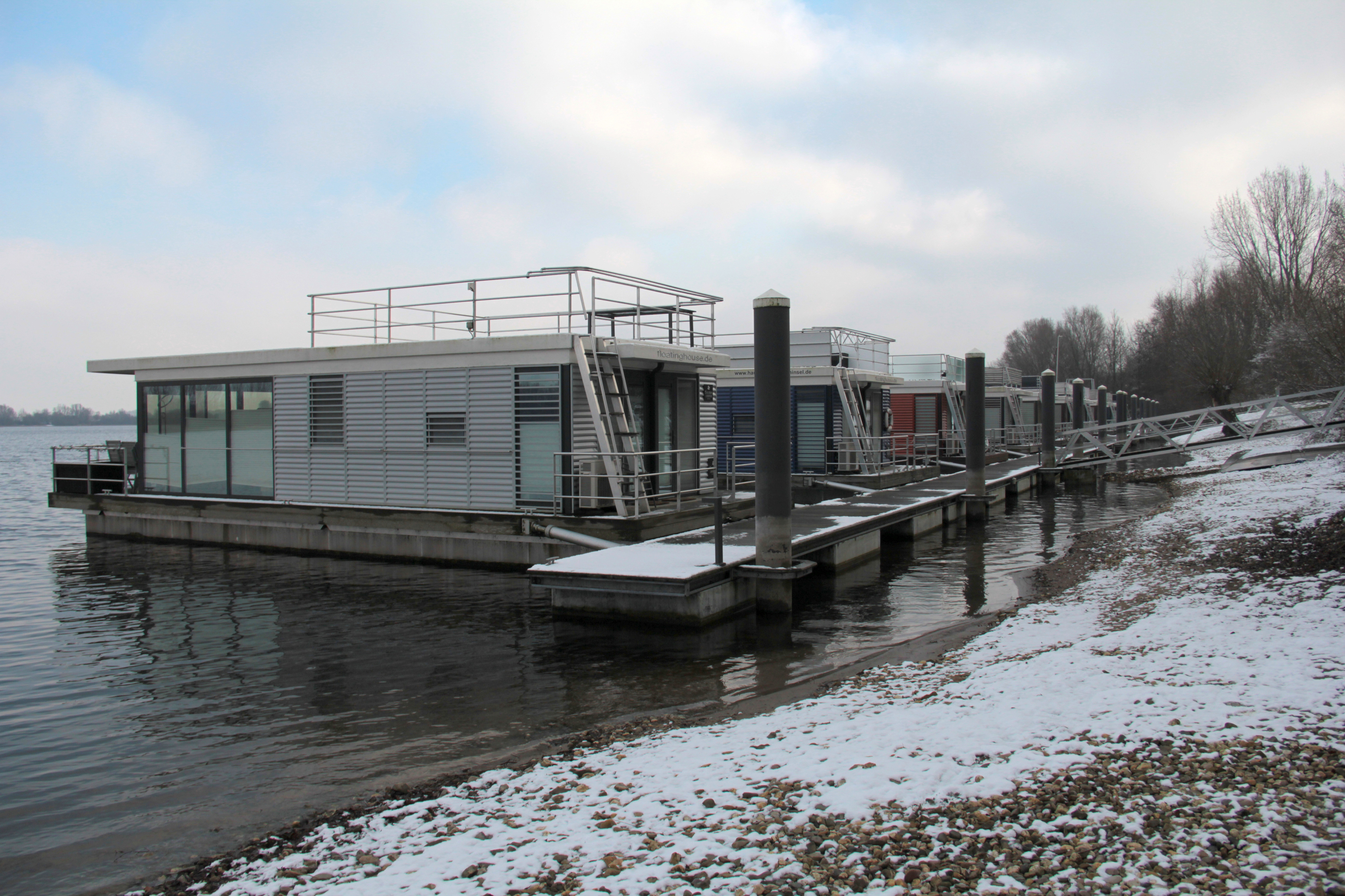 Geht es nach den Vorstellungen der Verwaltung erhalten die zehn schwimmenden Ferienhäuser an der Nordsee in Vynen Verstärkung. Sieben weitere Einheiten könnten hier noch zu Wasser gelassen werden.