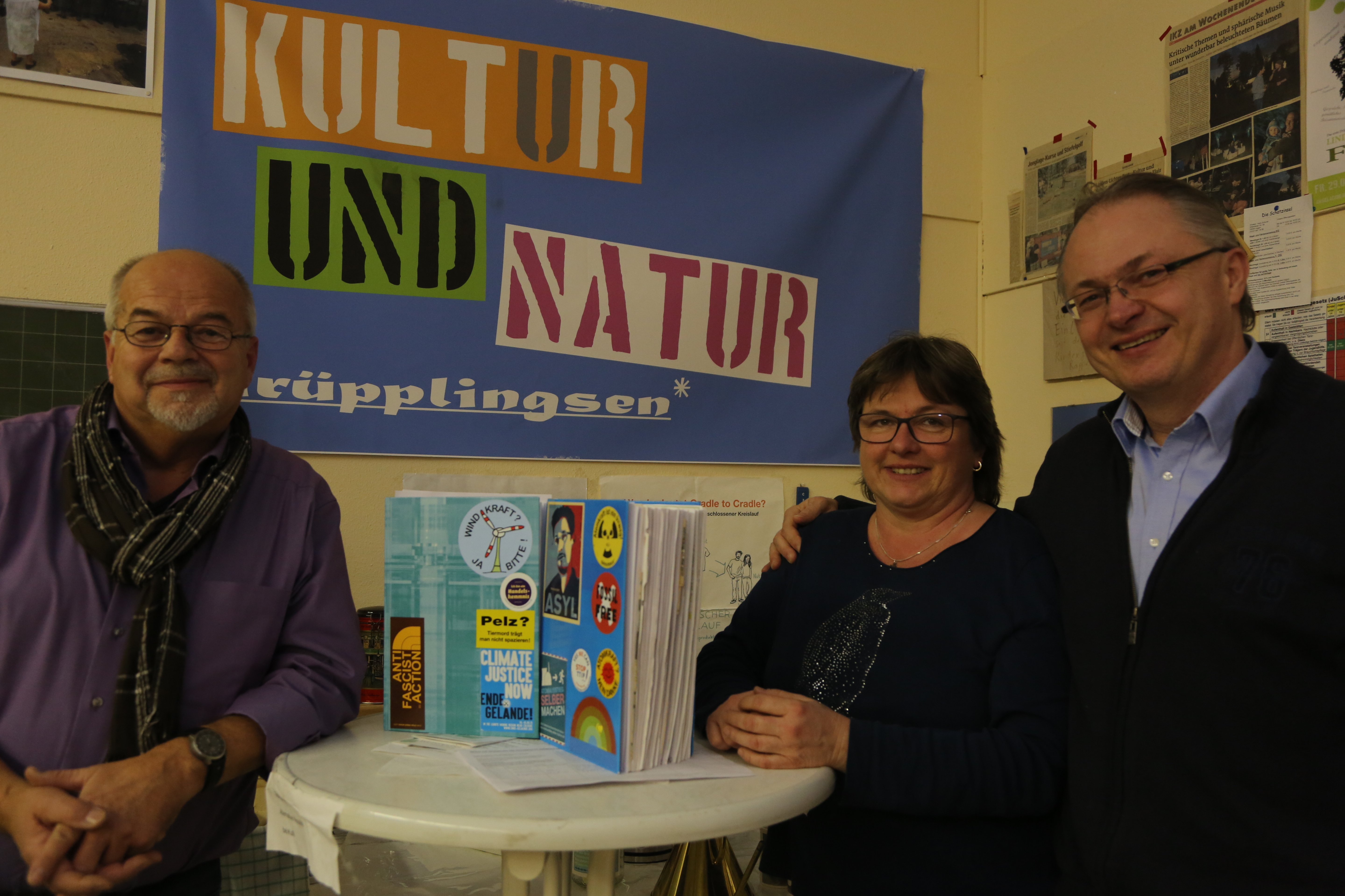 Gerd Hiersemann, Sabine und Claudius Gattner (v.l.) haben mit den weiteren Mitgliedern der Initiative "Kultur und Natur Drüpplingsen" auch für 2019 wieder ein umfangreiches Veranstaltungsprogramm geplant. Foto: Schulte