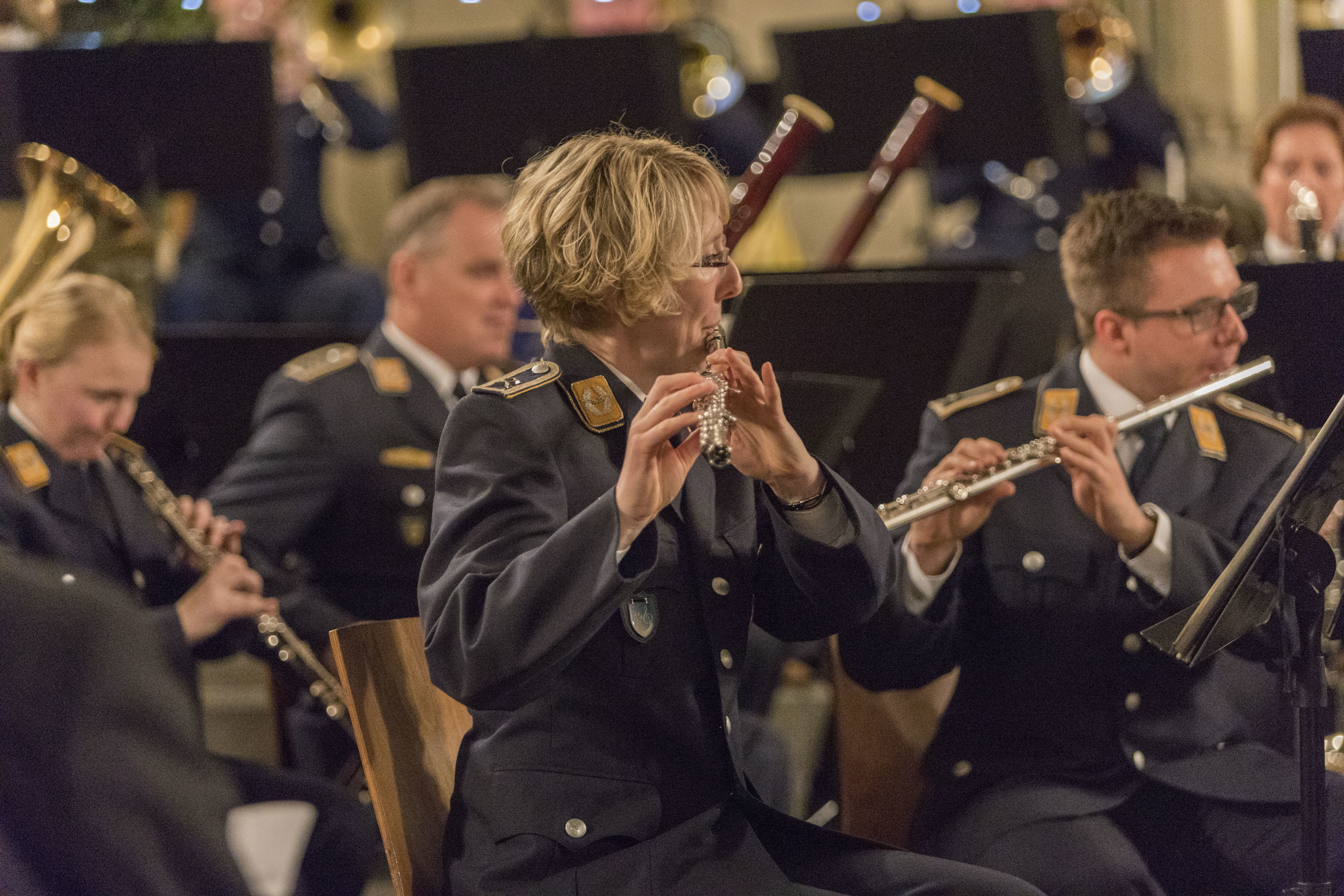 Die 50 Musikerinnen und Musiker der Bundeswehr spielen für den guten Zweck.