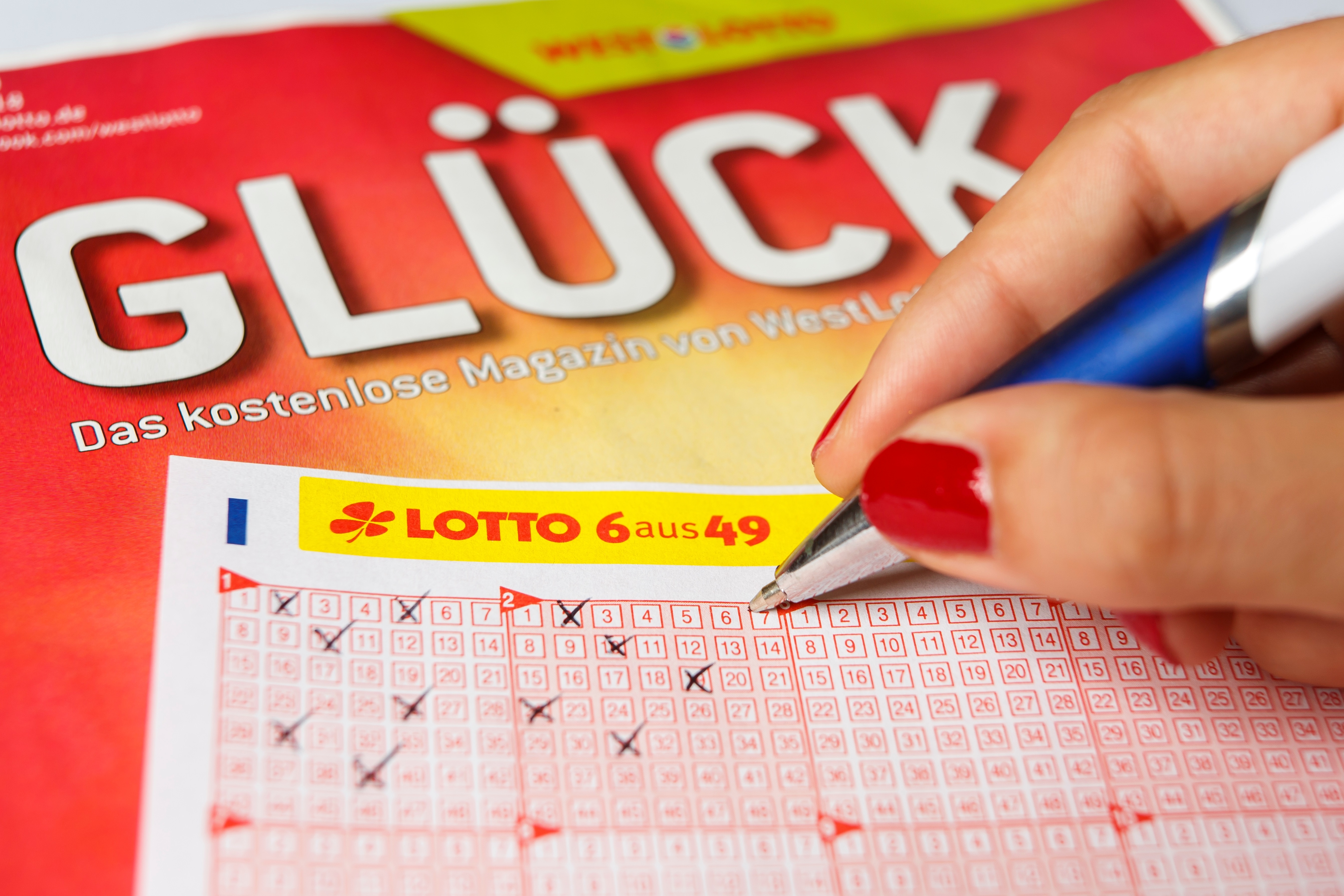 Die Mega-Gewinn-Wochen warten auf die Lottospieler in NRW: In verschiedenen Sonderauslosungen können Zusatzgewinne erzielt werden. Start ist am 2. Februar mit einer Sonderauslosung bei der Lotterie GlücksSpirale.