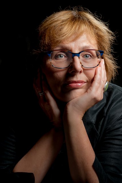 Nichts Menschliches scheint Christiane Dieckerhoff fremd zu sein. Sie schreibt pointiert und unterhaltsam.
