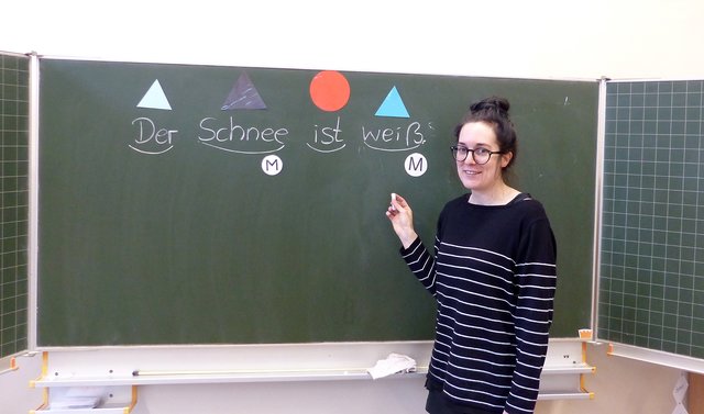 Die neuen Whiteboards lösen die alten Schultafeln ab: Kreide wird in den Grundschulen bald Vergangenheit sein.