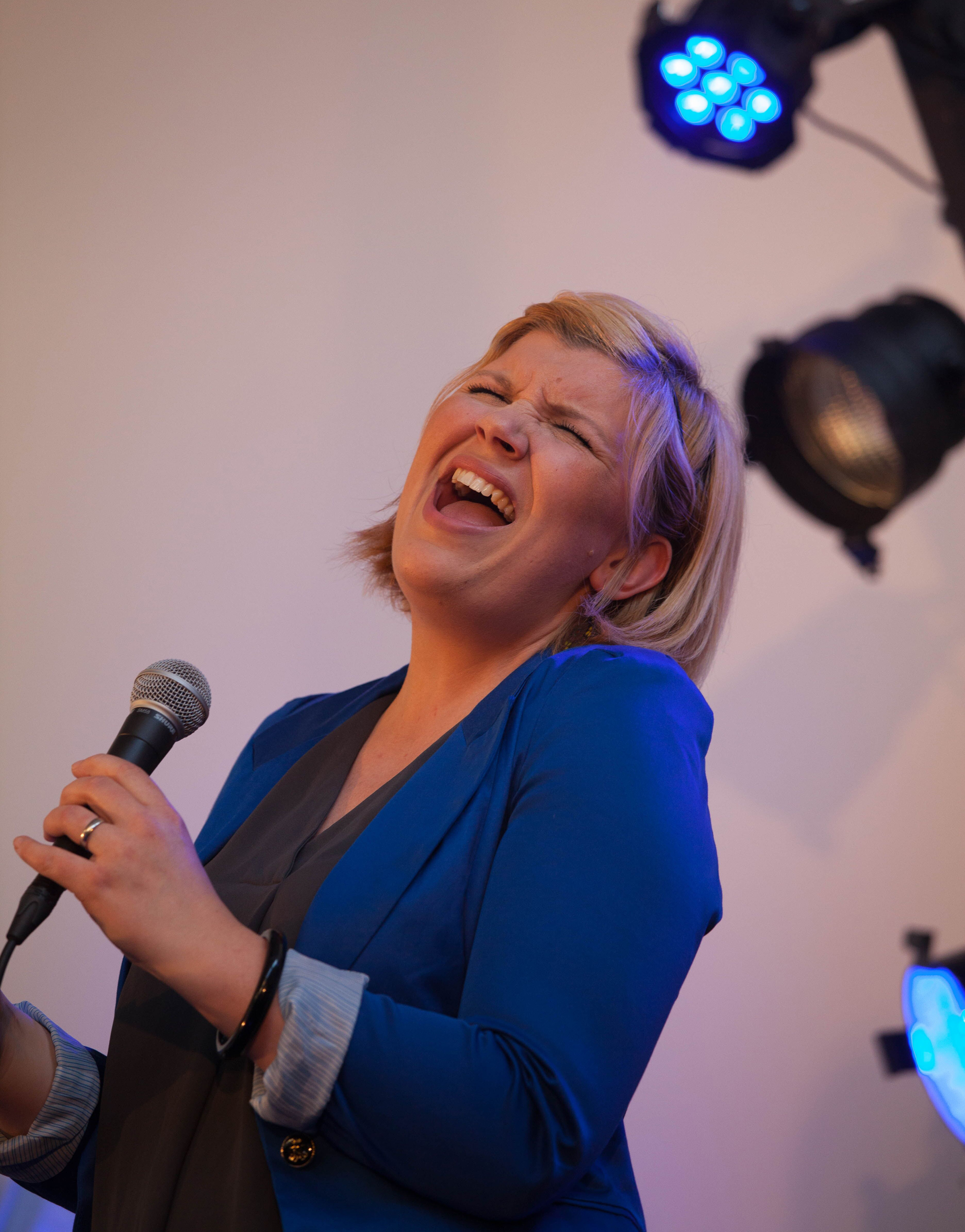 Miriam Schäfer ist studierte Singer-Songwriterin.